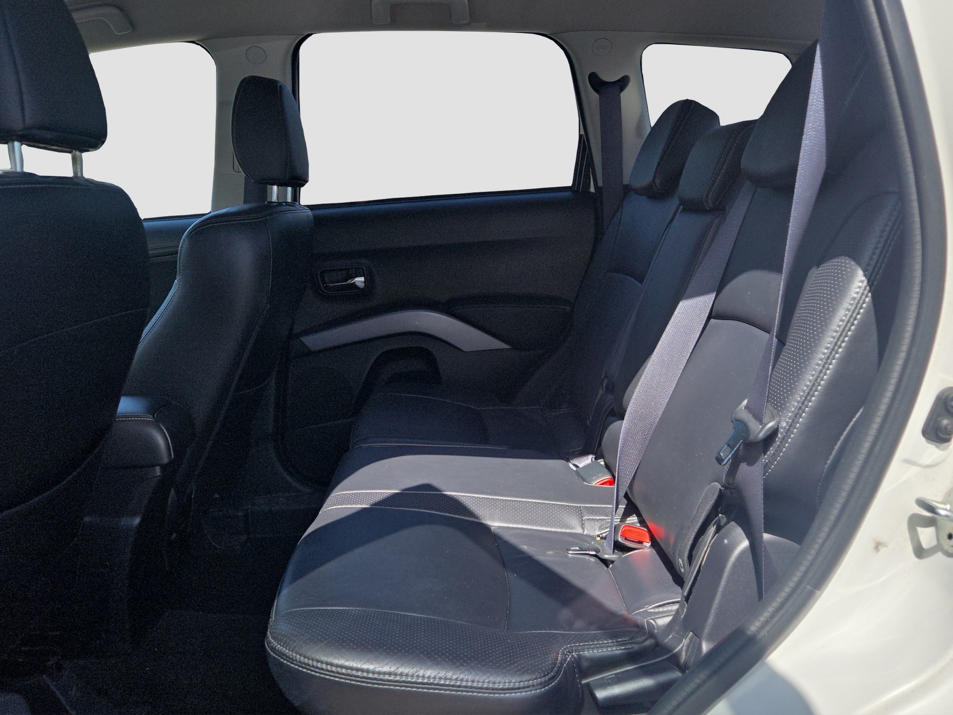 PEUGEOT 4007 2.2 HDi Platinum Edition DCS6-image-17