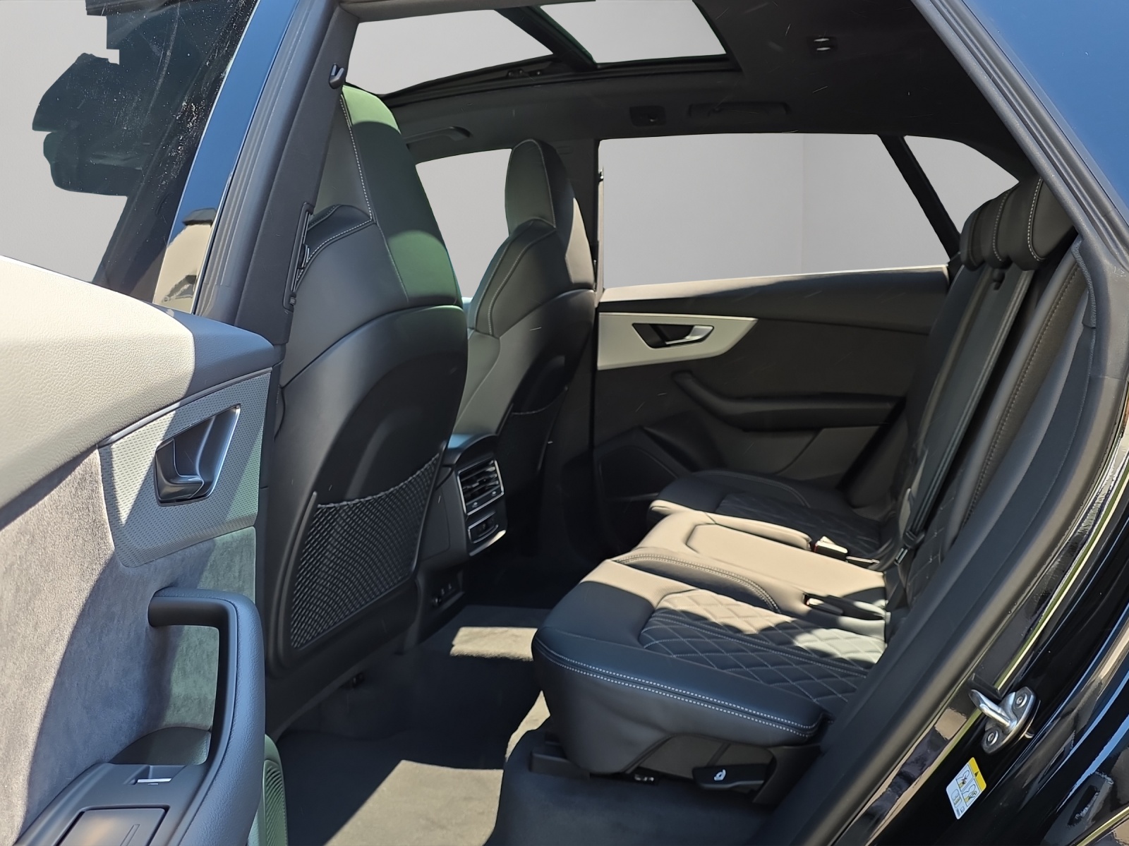 AUDI Q8 SUV TFSI e quattro 290 kW Attraction tiptronic-image-8