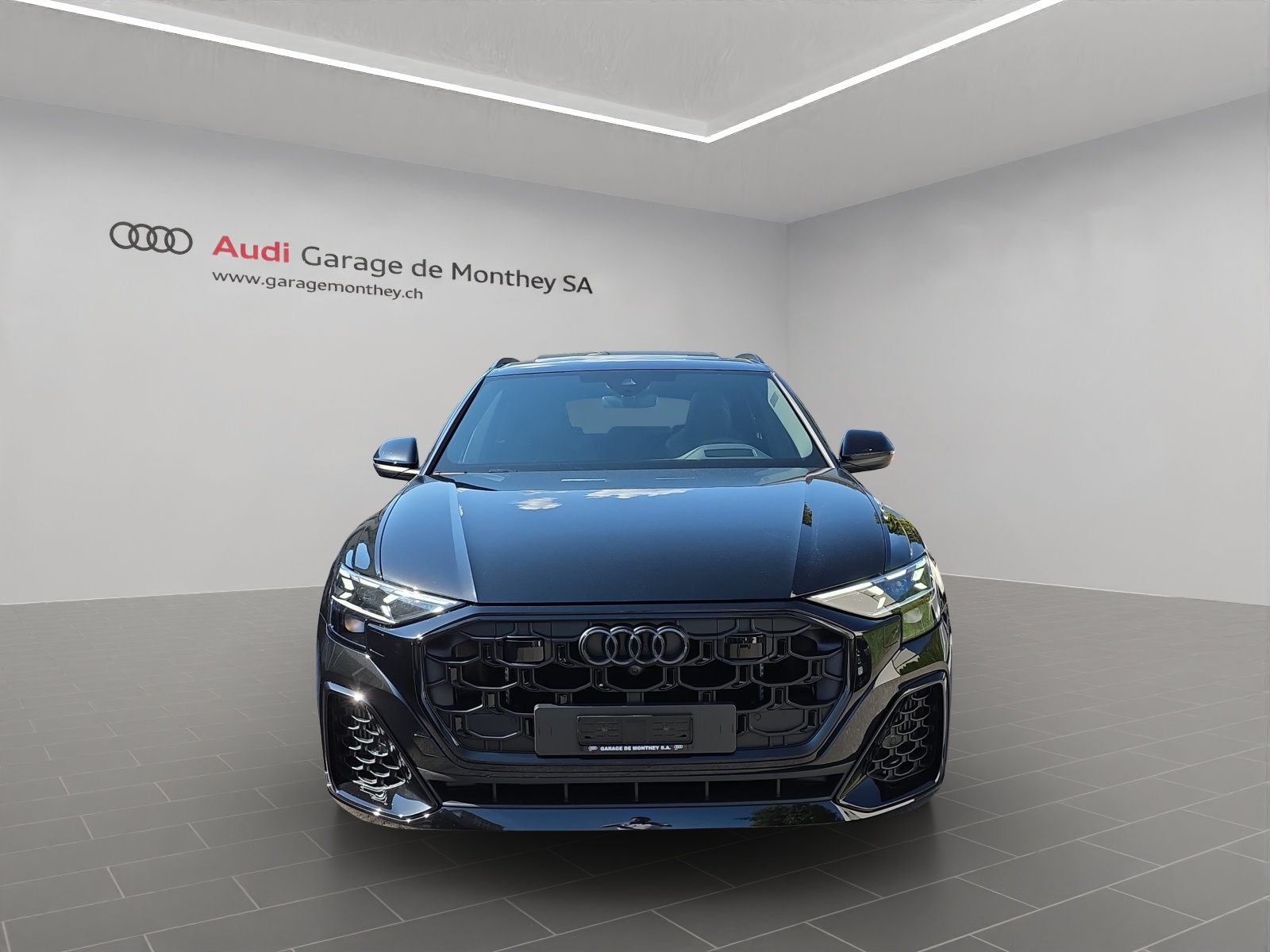 AUDI Q8 SUV TFSI e quattro 290 kW Attraction tiptronic-image-1
