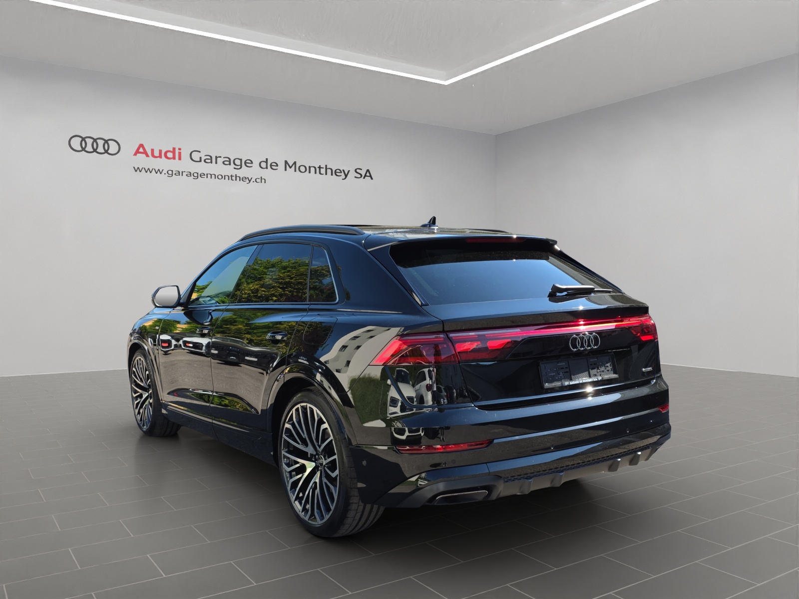 AUDI Q8 SUV TFSI e quattro 290 kW Attraction tiptronic-image-5