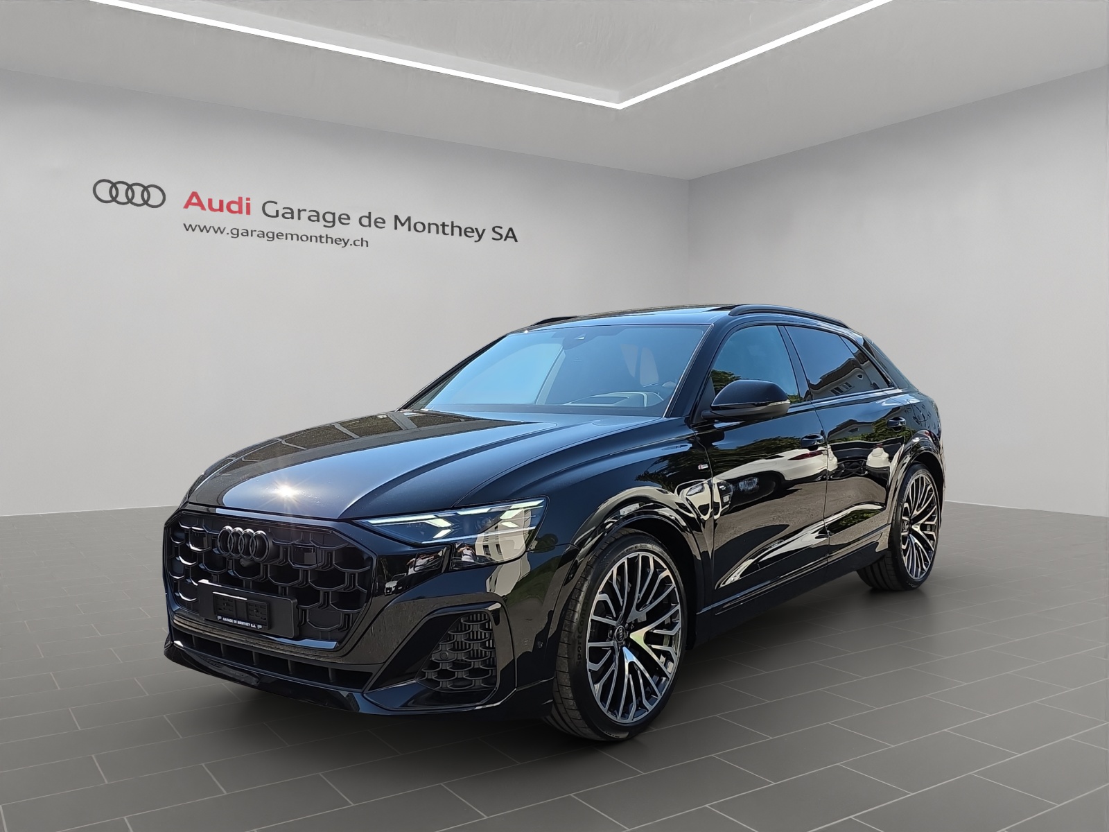 AUDI Q8 SUV TFSI e quattro 290 kW Attraction tiptronic