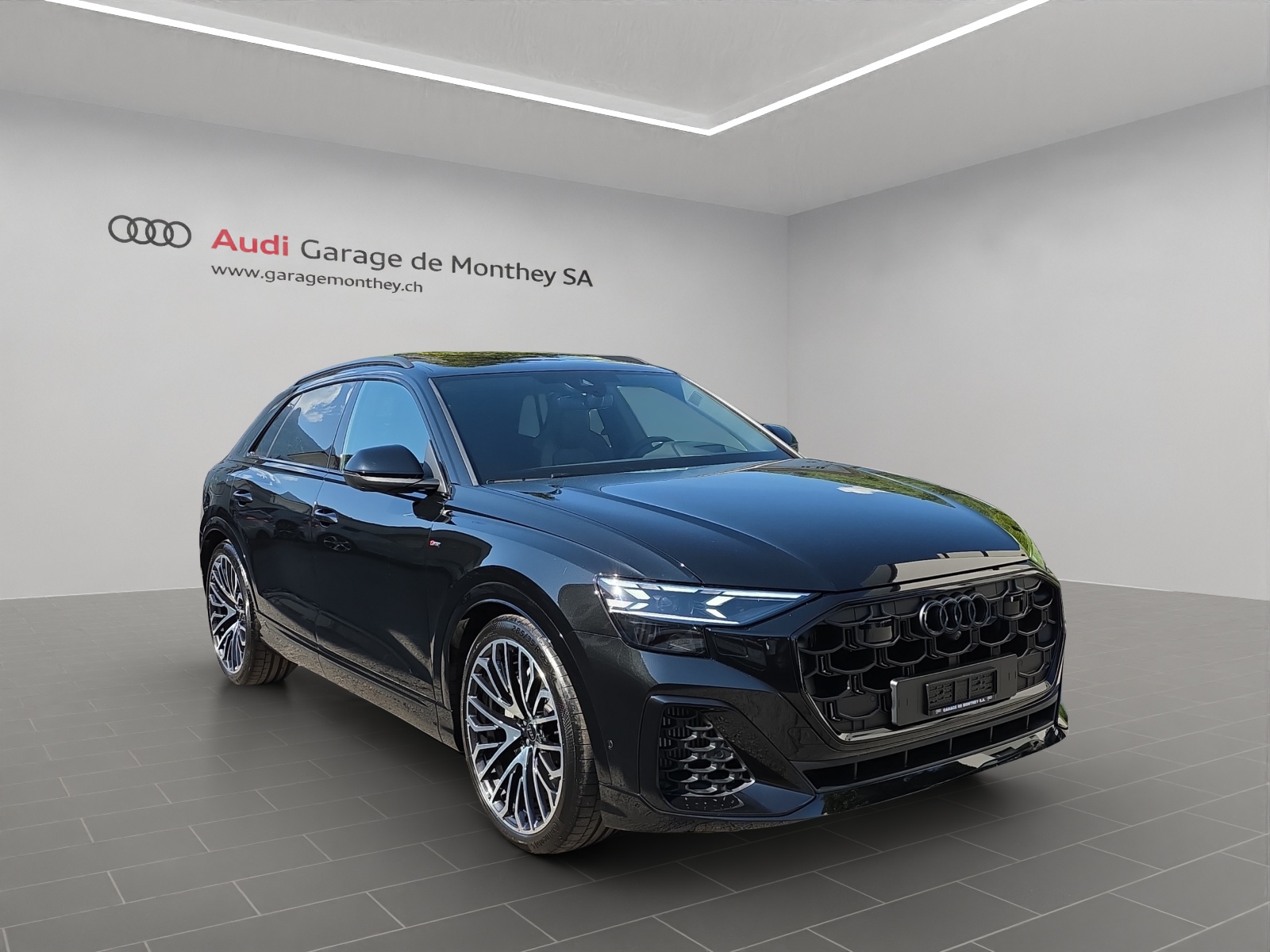 AUDI Q8 SUV TFSI e quattro 290 kW Attraction tiptronic-image-2