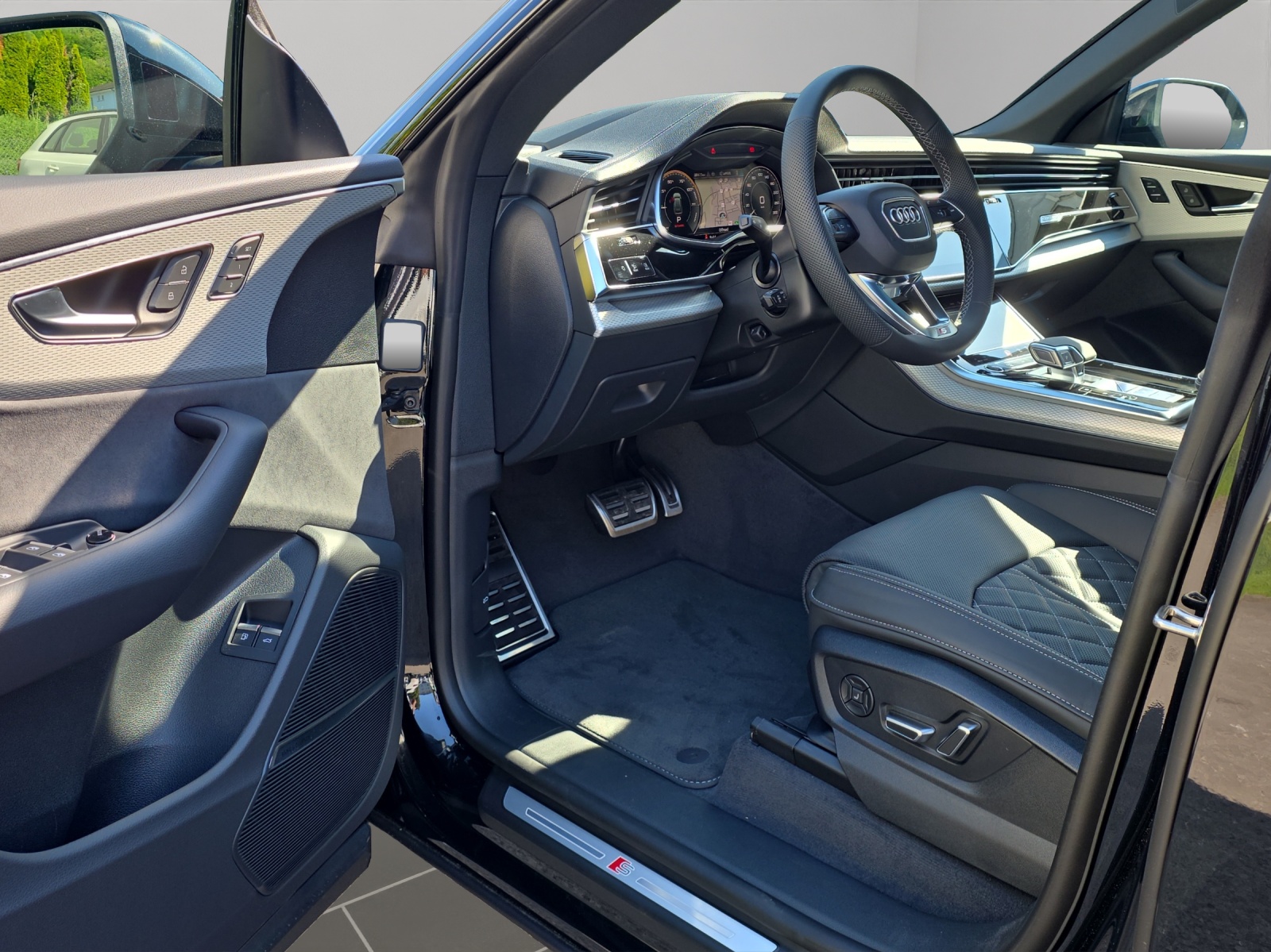 AUDI Q8 SUV TFSI e quattro 290 kW Attraction tiptronic-image-6