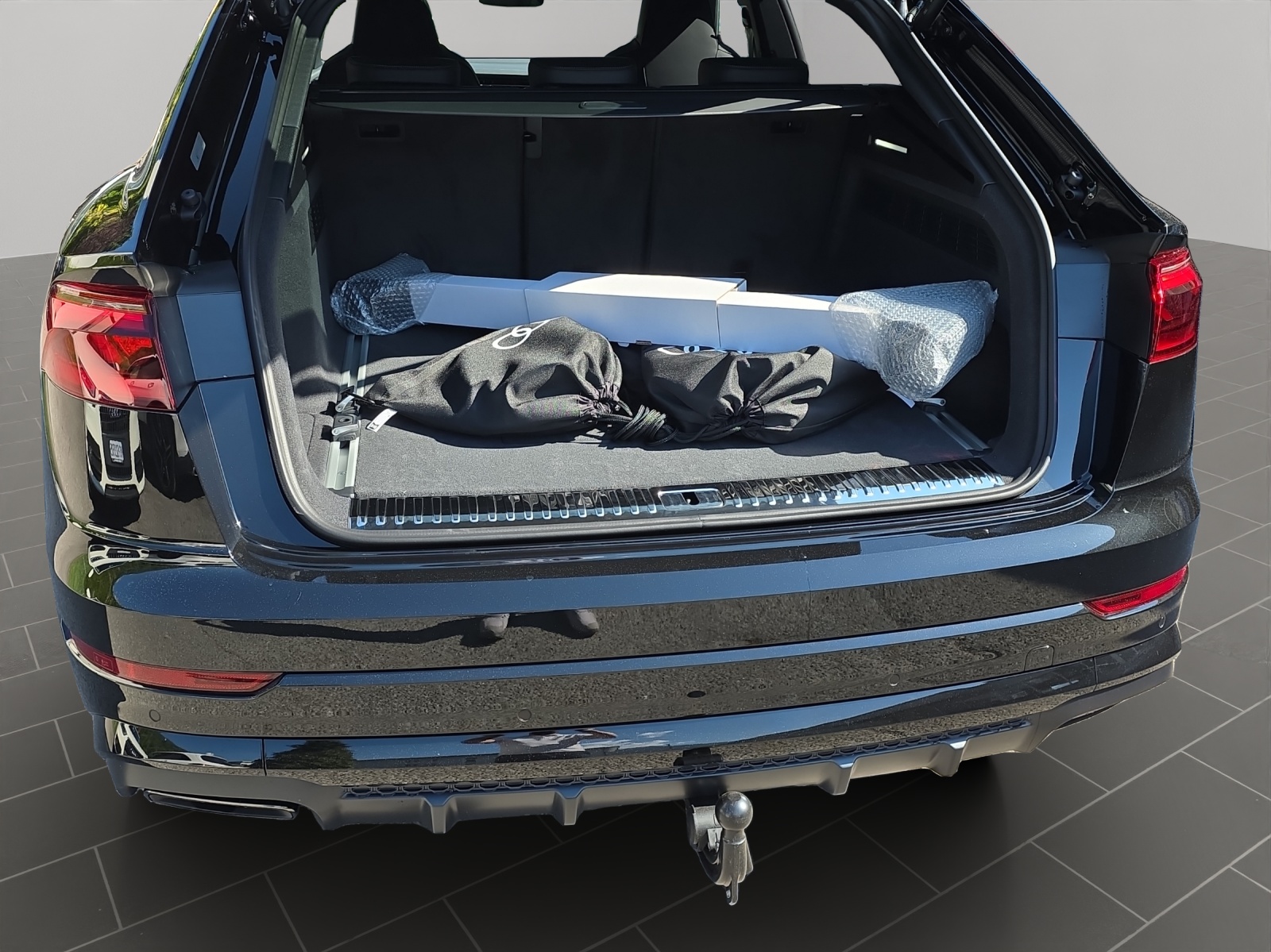AUDI Q8 SUV TFSI e quattro 290 kW Attraction tiptronic-image-15