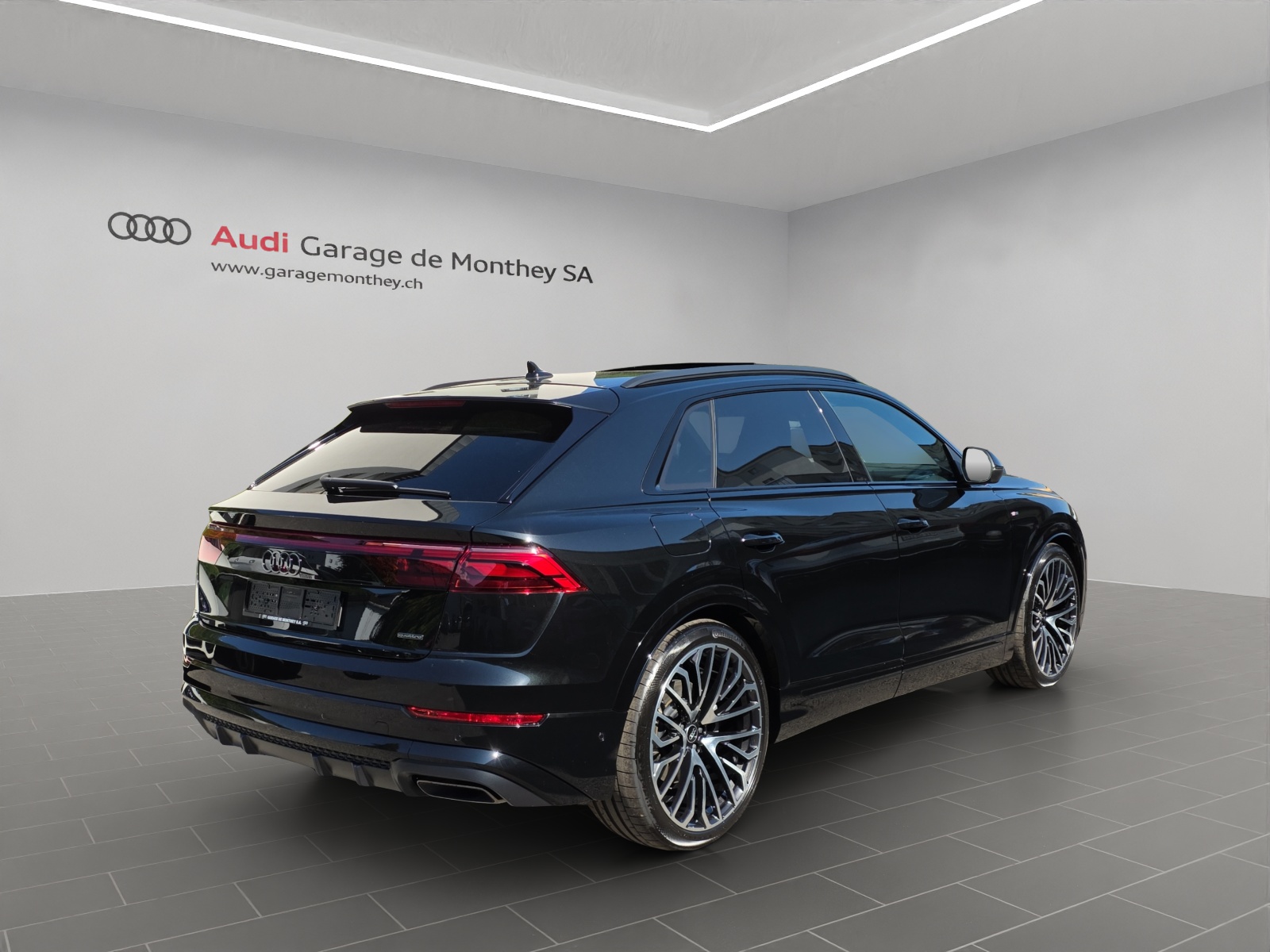 AUDI Q8 SUV TFSI e quattro 290 kW Attraction tiptronic-image-3