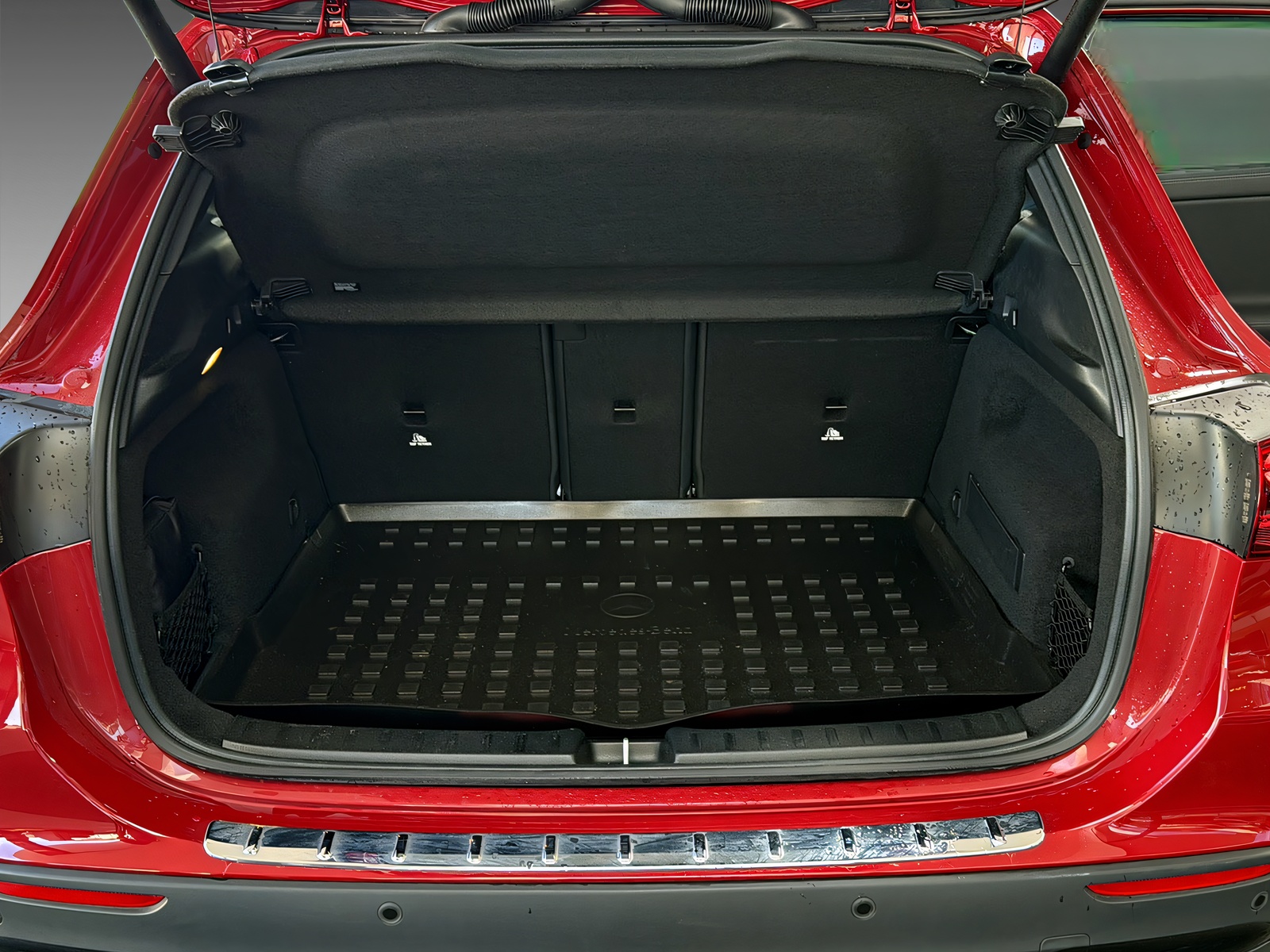 MERCEDES-BENZ GLA 250 e EQ Star 8G-DCT-image-14