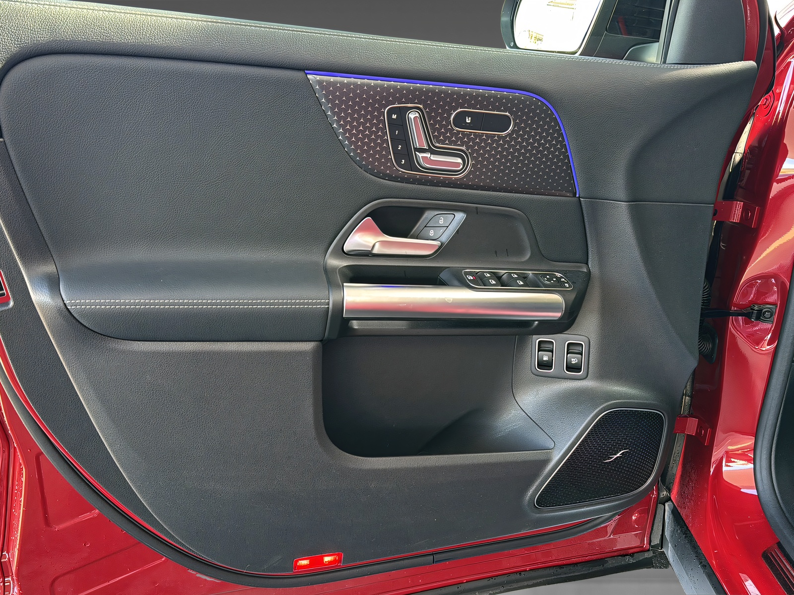 MERCEDES-BENZ GLA 250 e EQ Star 8G-DCT-image-12
