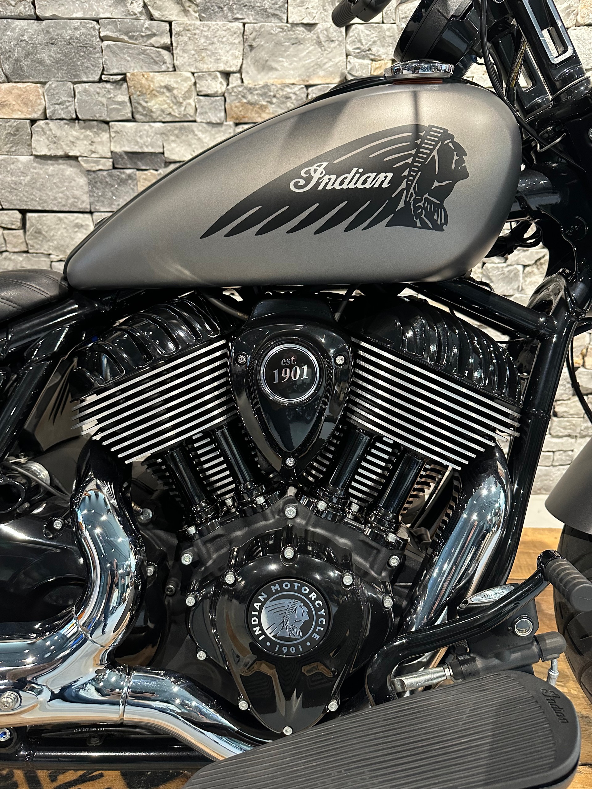 INDIAN Super Chief Dark-image-3