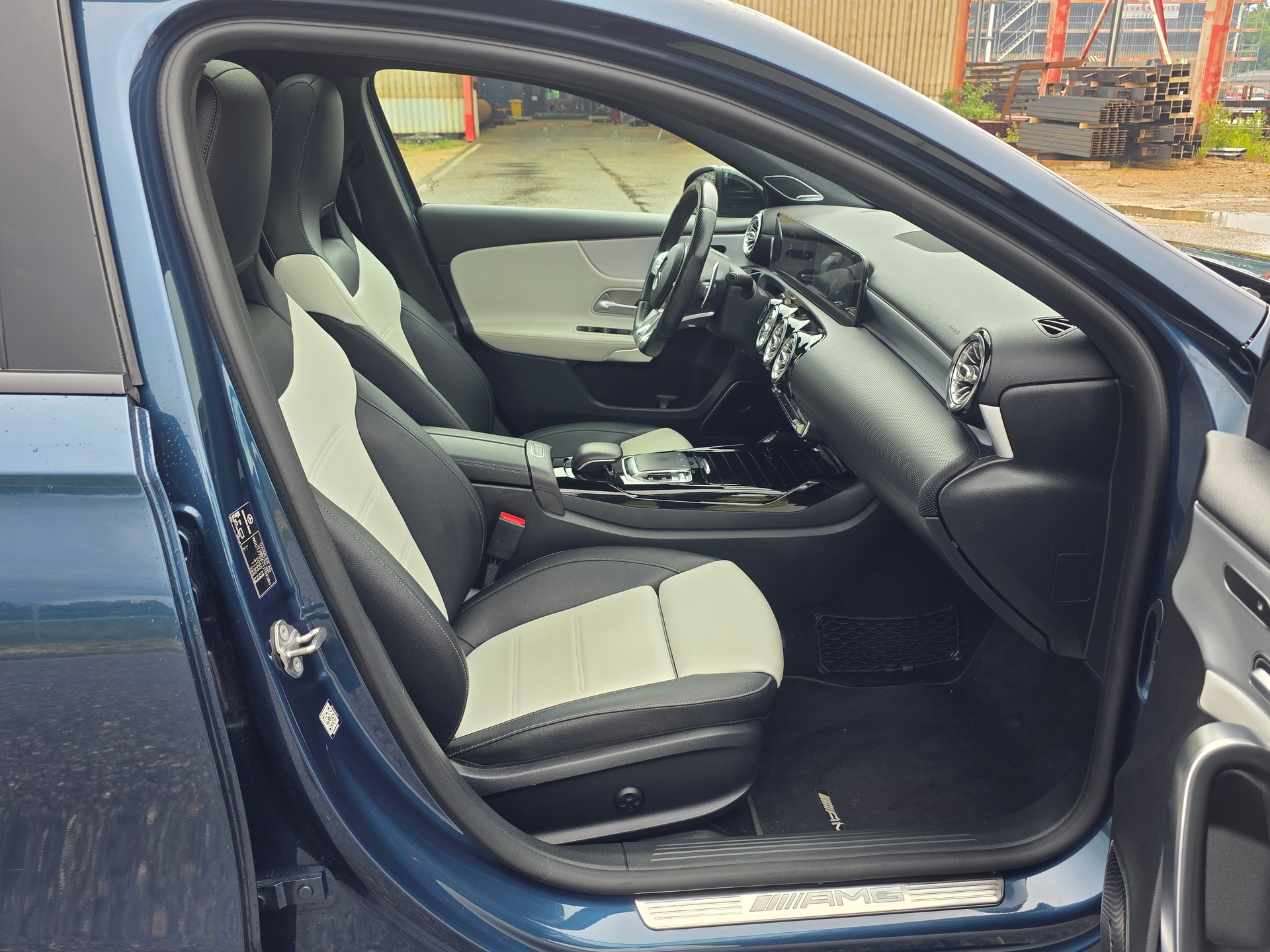 MERCEDES-BENZ A 35 AMG 4Matic Speedshift / Neu ab Mfk.-image-8