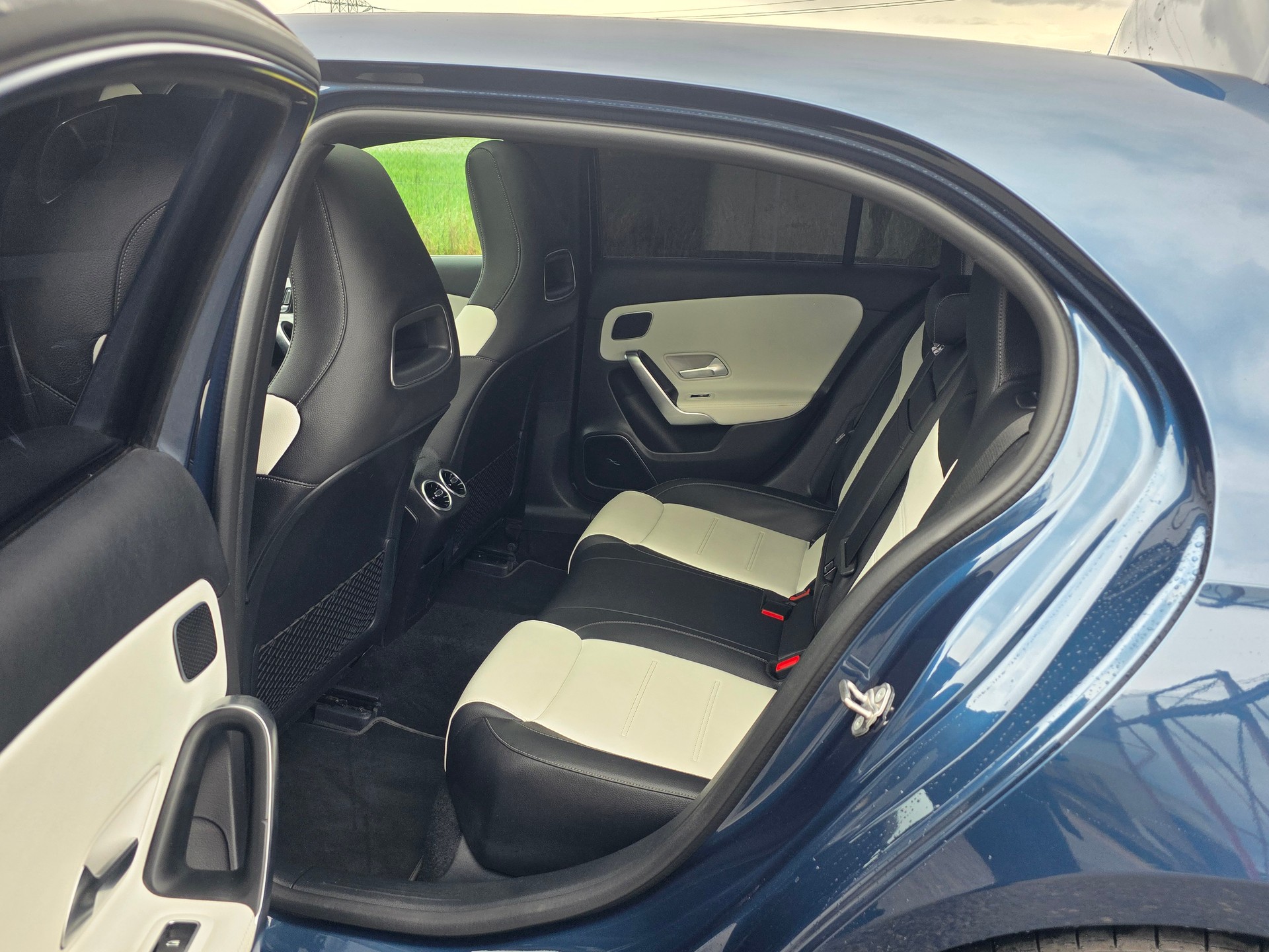 MERCEDES-BENZ A 35 AMG 4Matic Speedshift / Neu ab Mfk.-image-9