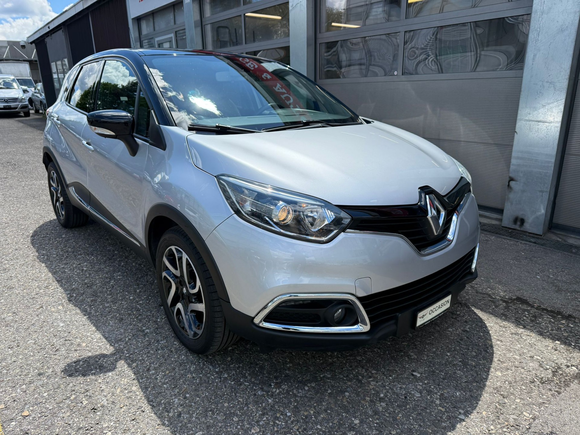 RENAULT Captur 1.2 T 16V Privilège EDC-image-2