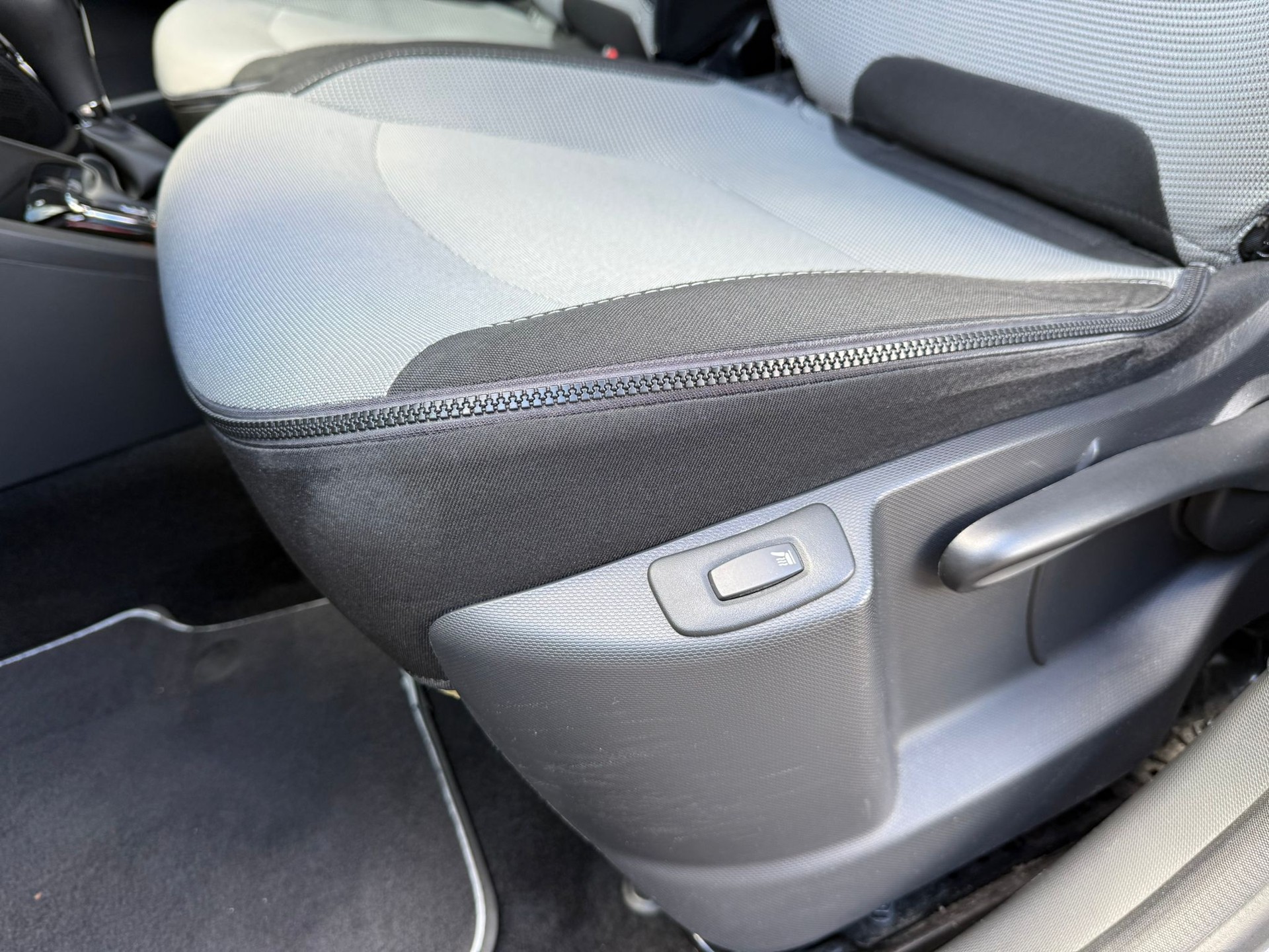 RENAULT Captur 1.2 T 16V Privilège EDC-image-12
