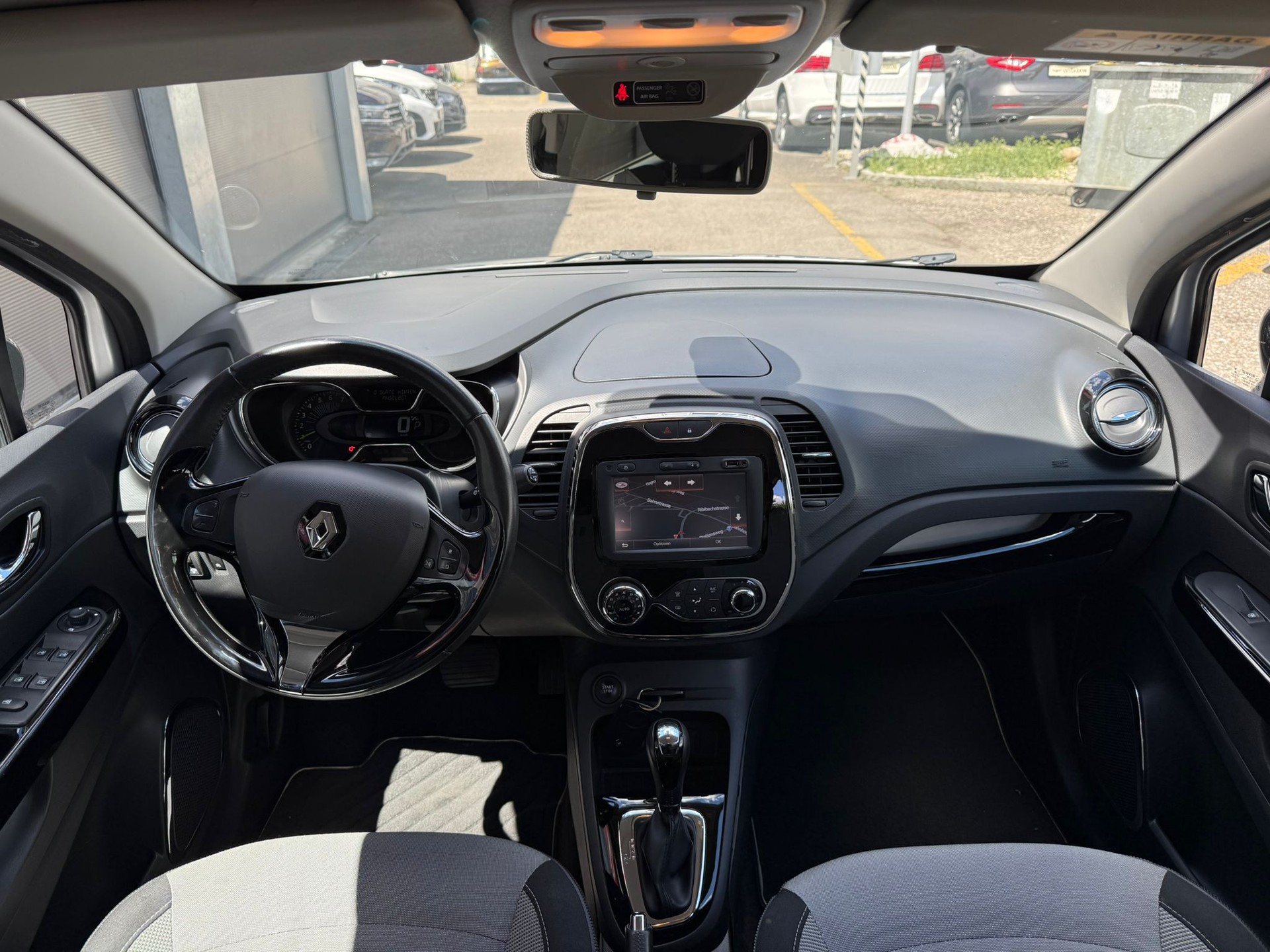 RENAULT Captur 1.2 T 16V Privilège EDC-image-8