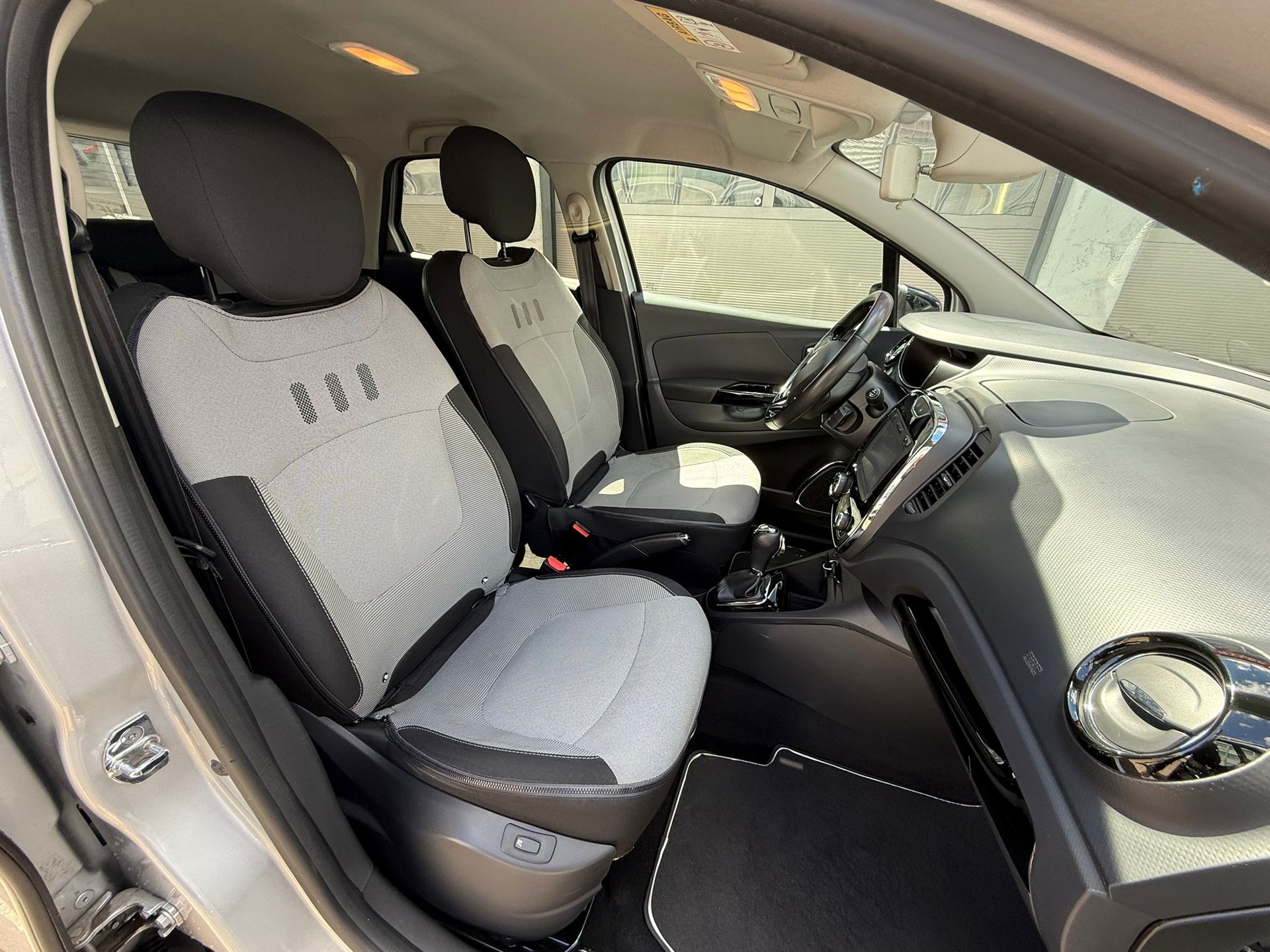 RENAULT Captur 1.2 T 16V Privilège EDC-image-10