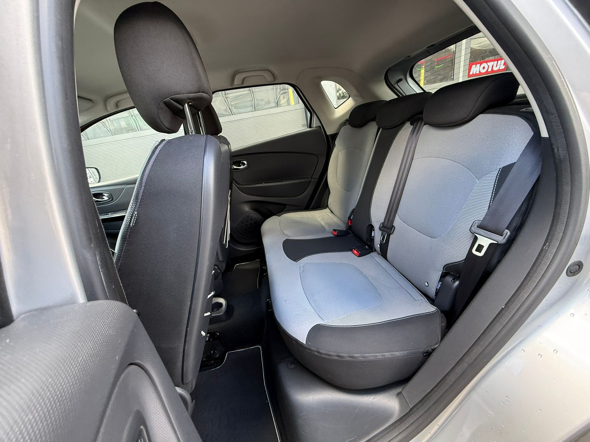 RENAULT Captur 1.2 T 16V Privilège EDC-image-11