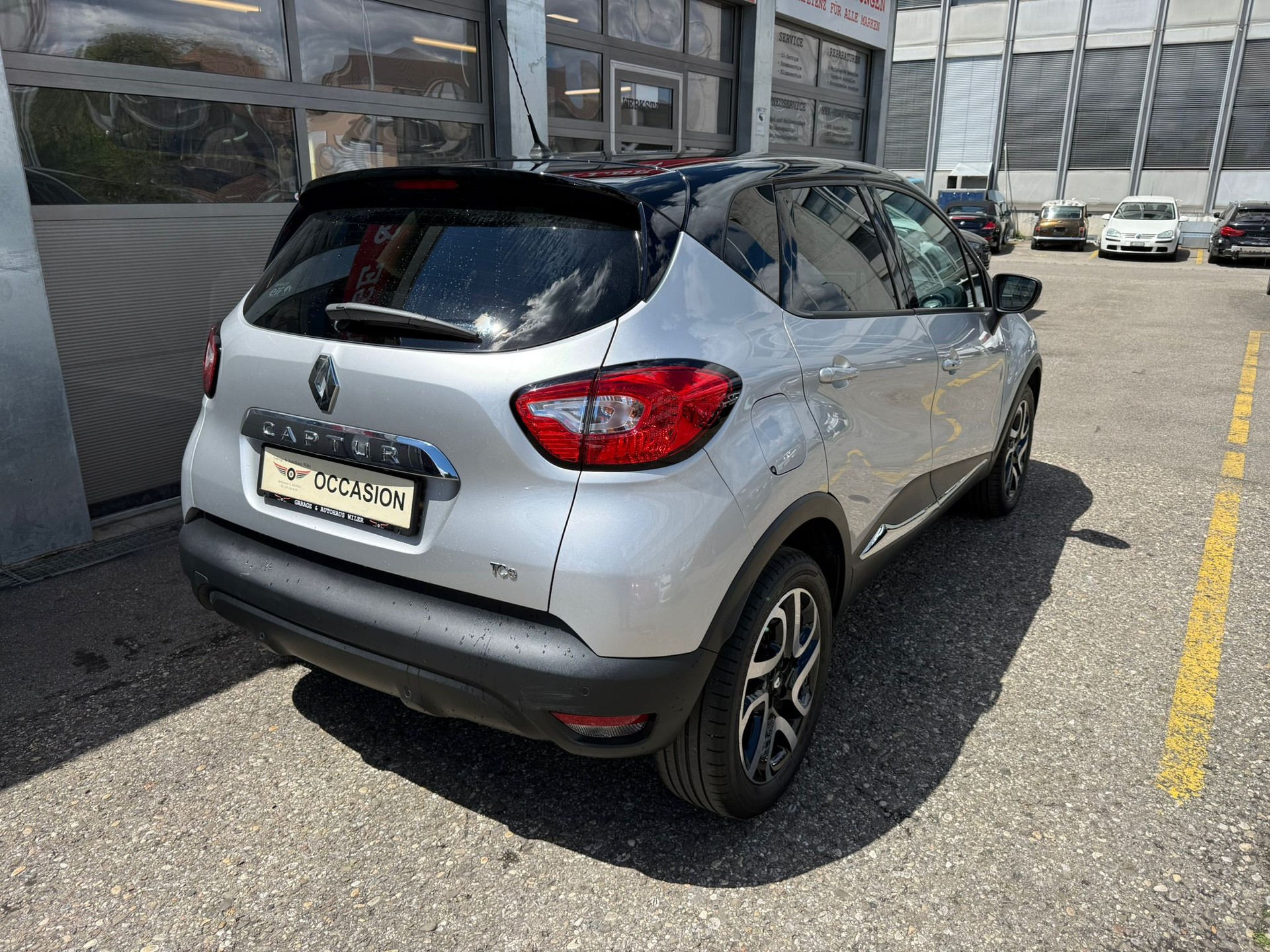 RENAULT Captur 1.2 T 16V Privilège EDC-image-4