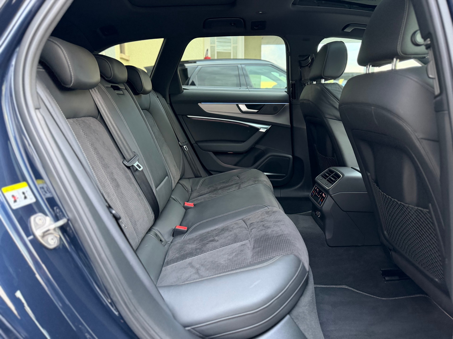 AUDI A6 Avant 55 TFSI Sport quattro S-tronic-image-12
