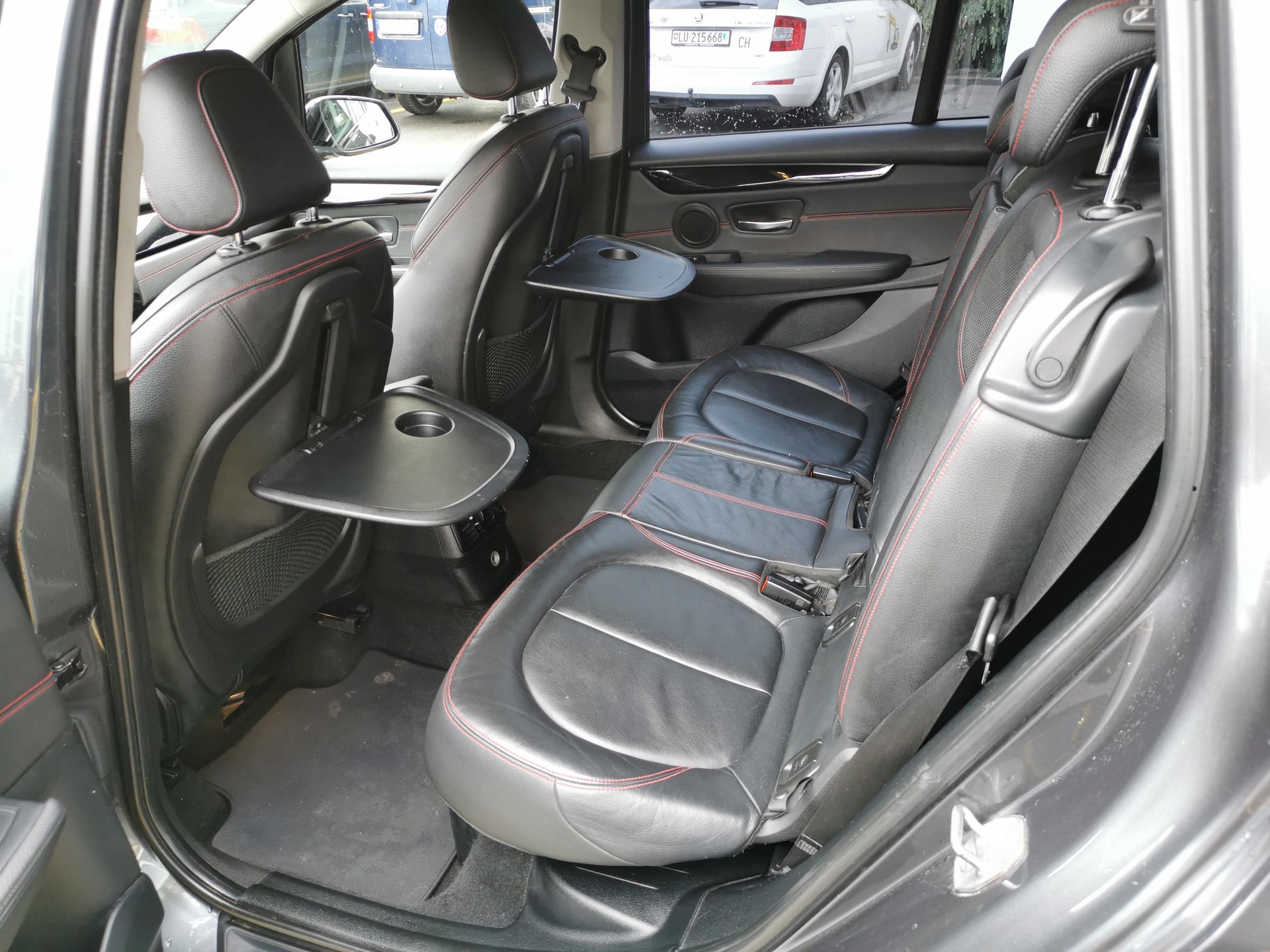 BMW 218d Gran Tourer-image-11