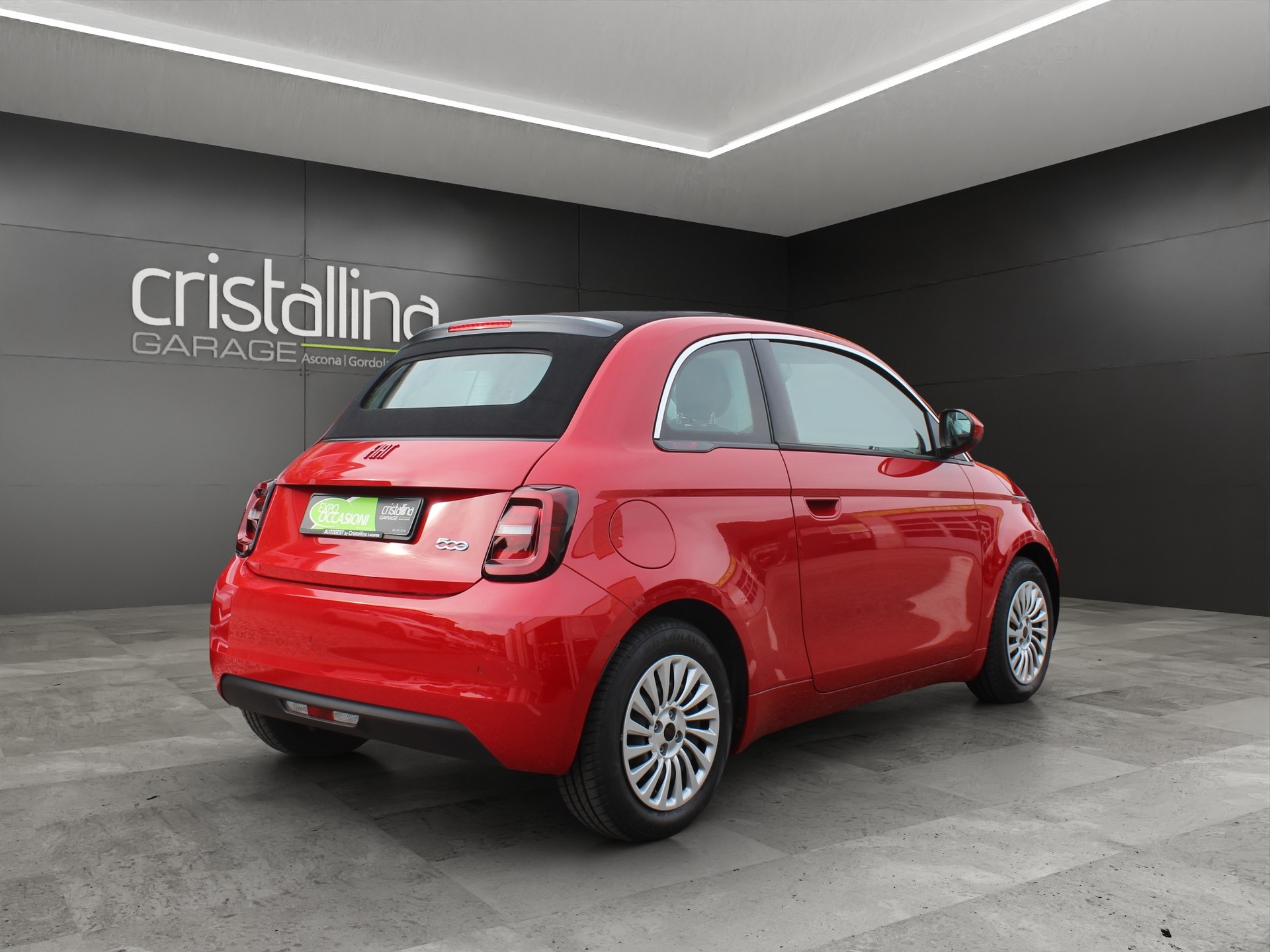 FIAT 500 Cabrio Red-showroom-element-3
