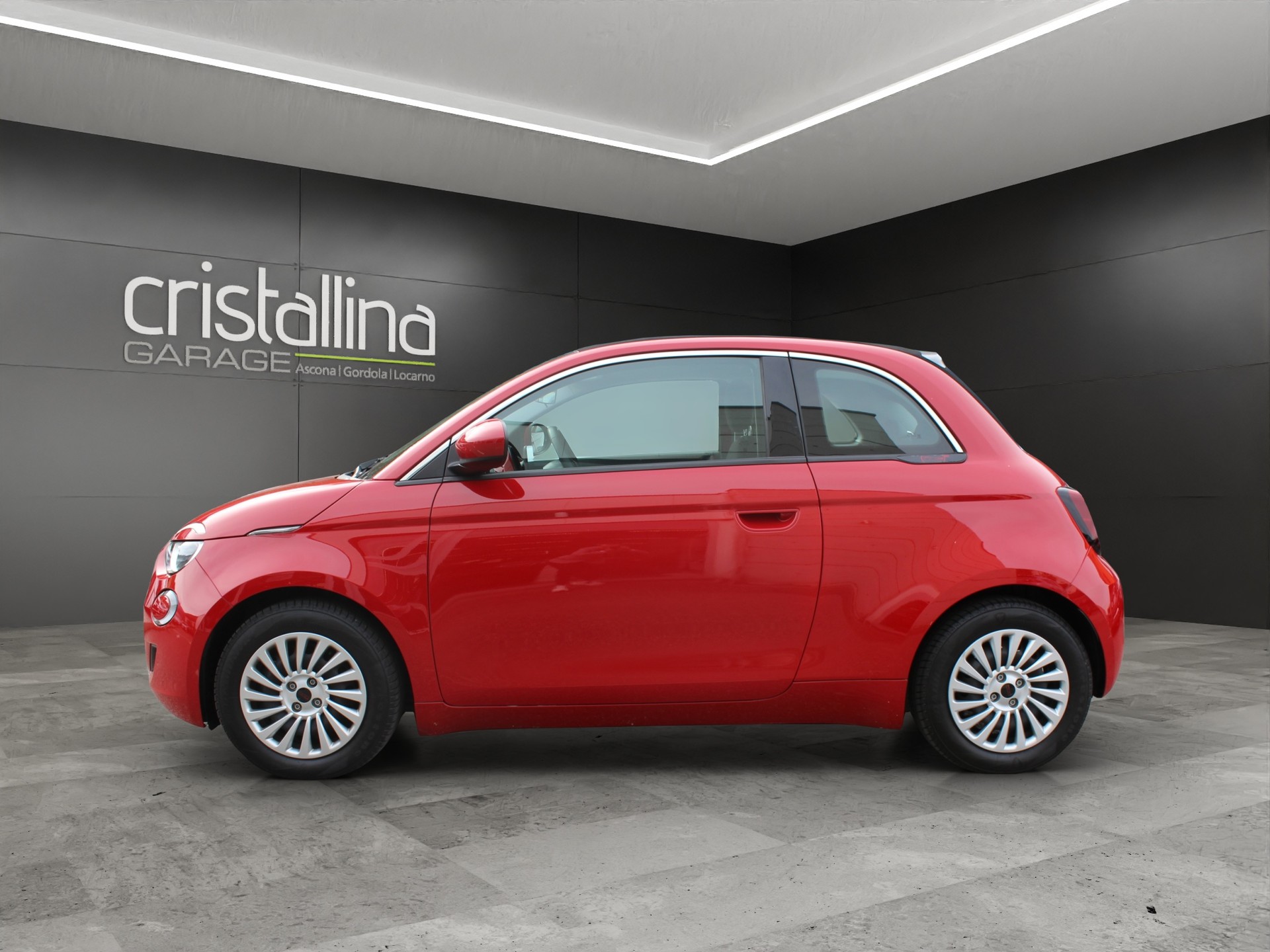 FIAT 500 Cabrio Red-showroom-element-1