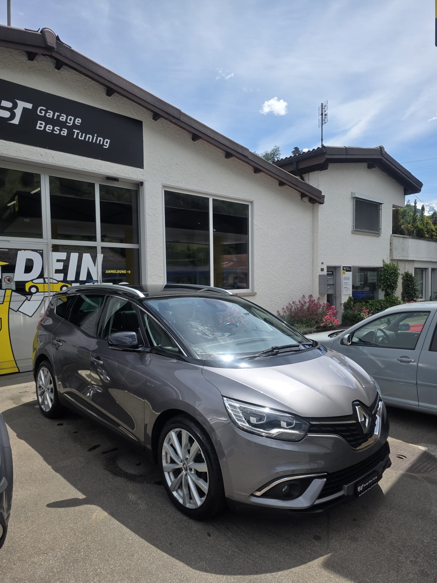 RENAULT Grand Scénic 1.5 dCi Initiale Paris EDC-showroom-element-1