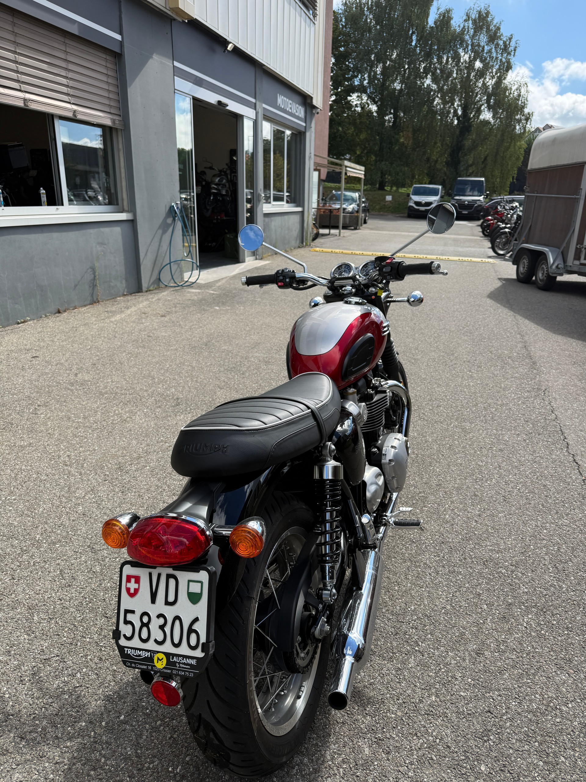 TRIUMPH T120-image-2
