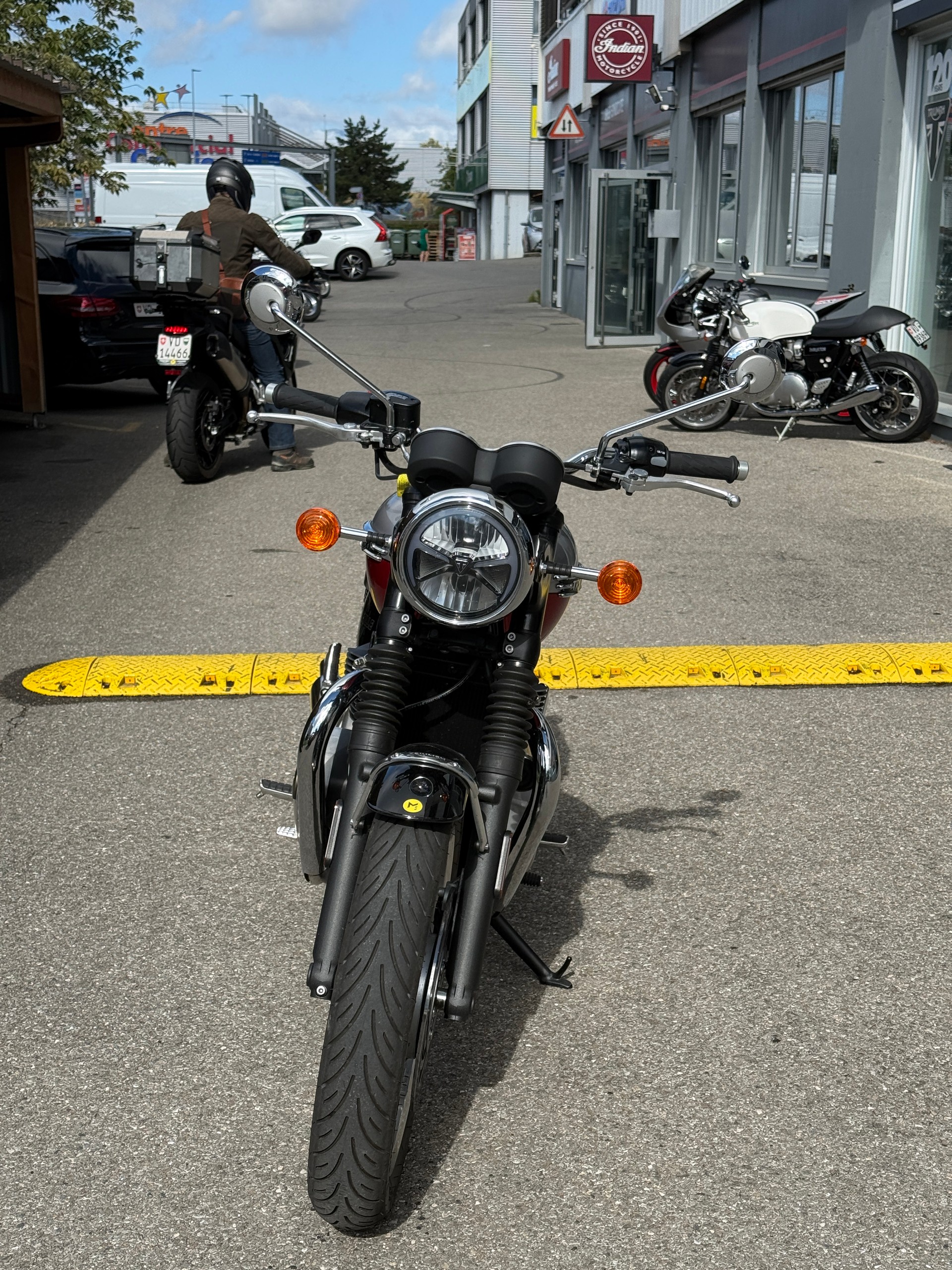 TRIUMPH T120-image-3