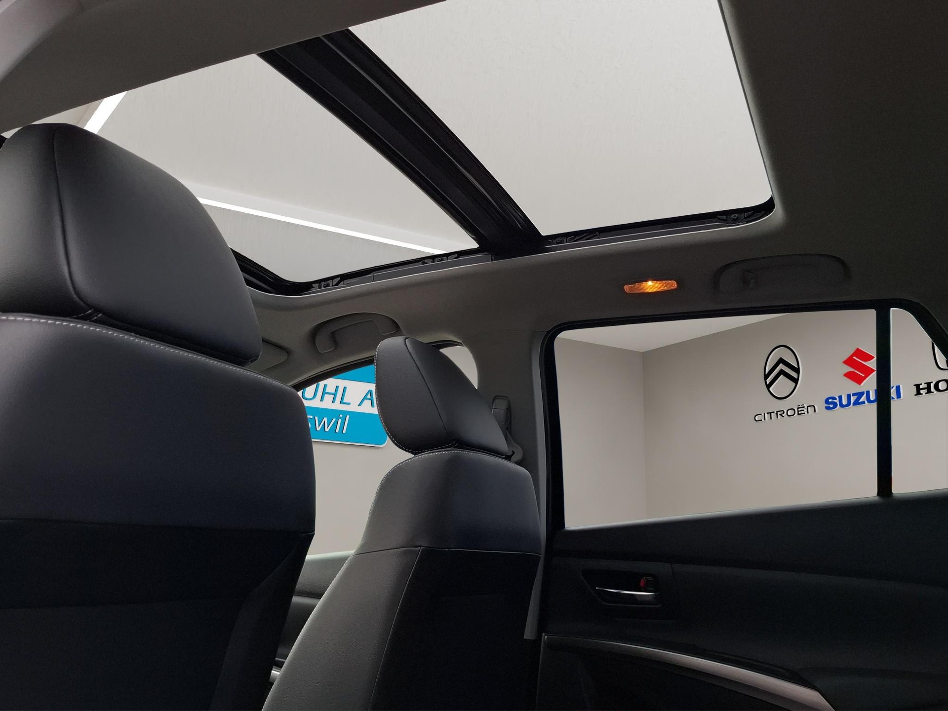 SUZUKI S-Cross 1.4 T Sakura Top Hybrid 4x4-image-6