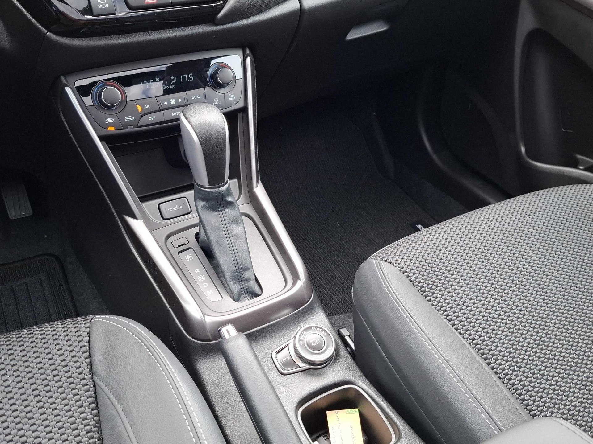 SUZUKI S-Cross 1.4 T Sakura Top Hybrid 4x4-image-11