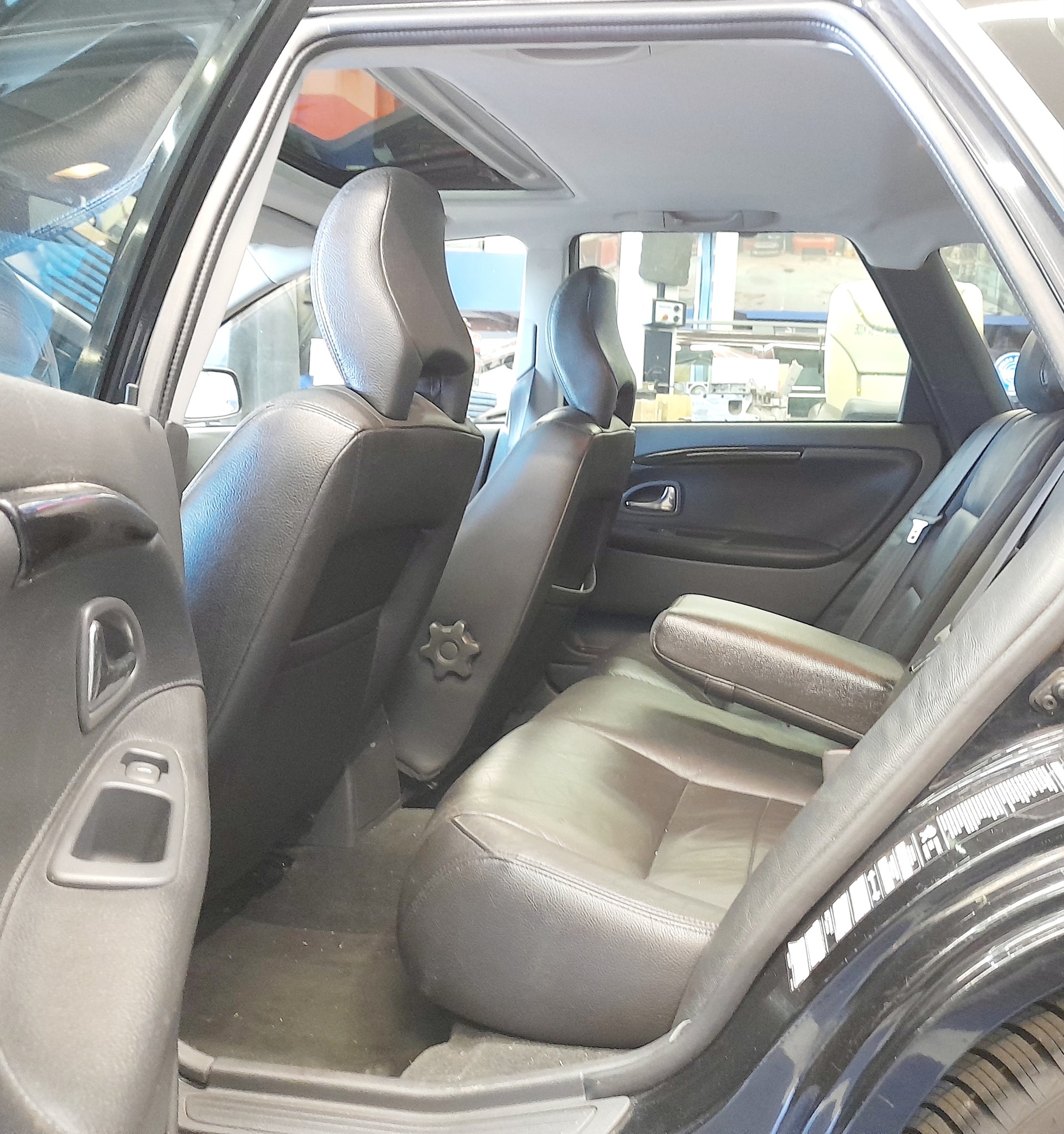 VOLVO V40 2.0T Elegance Edition-image-6