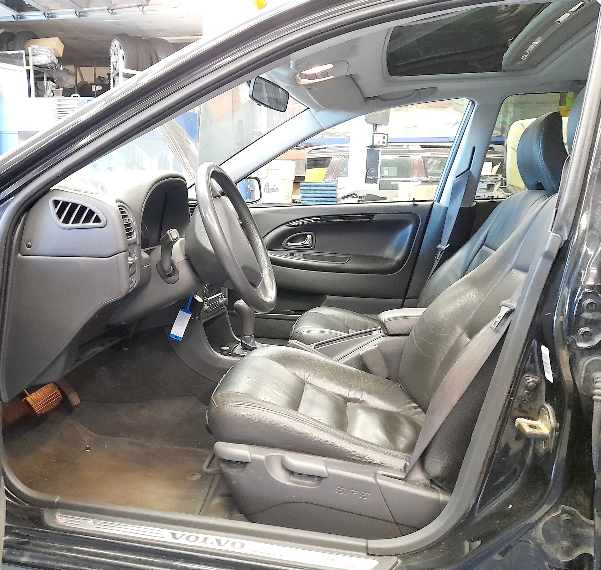 VOLVO V40 2.0T Elegance Edition-image-5