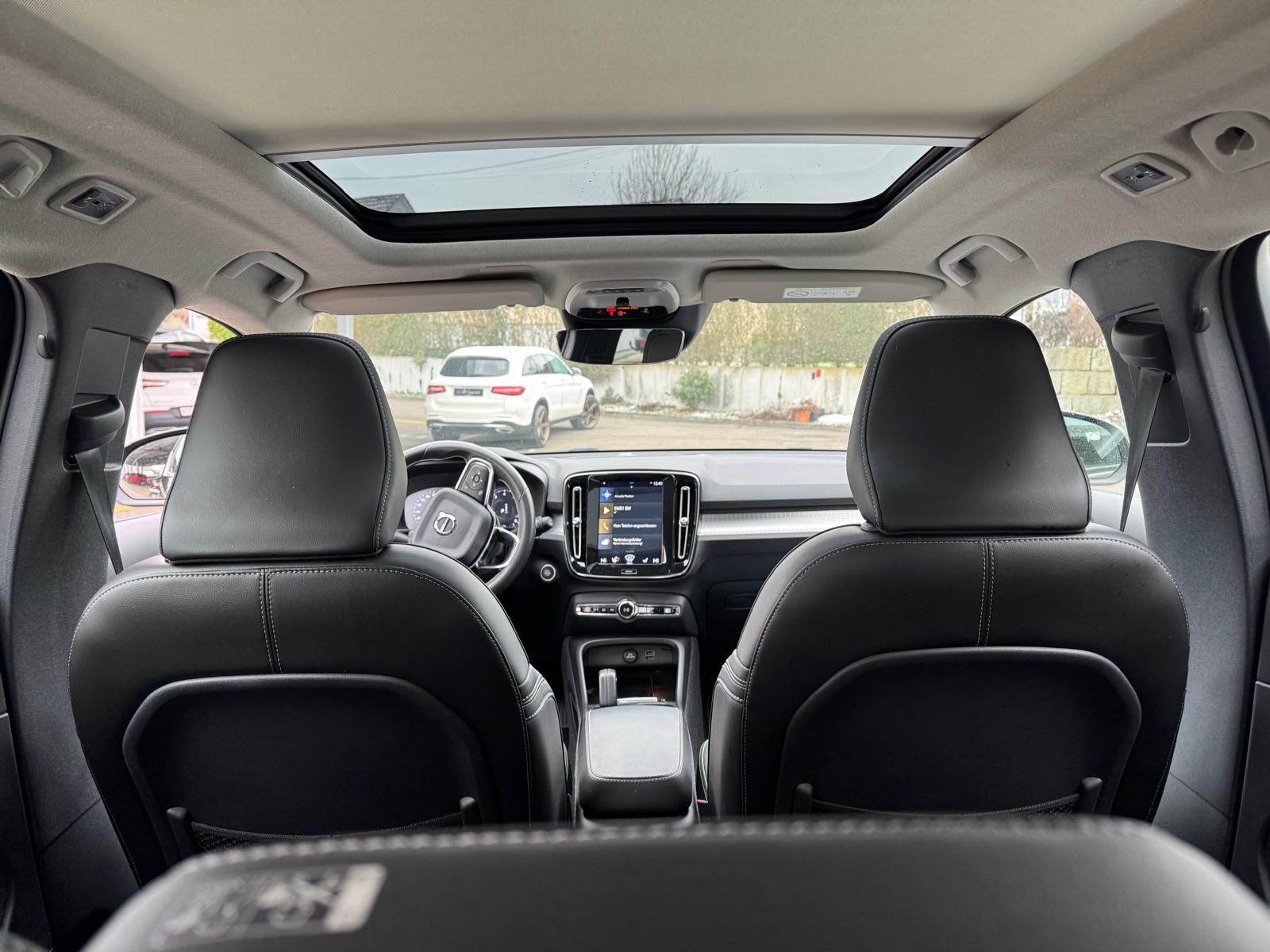 VOLVO XC40 T5 AWD Momentum Geartronic-image-9