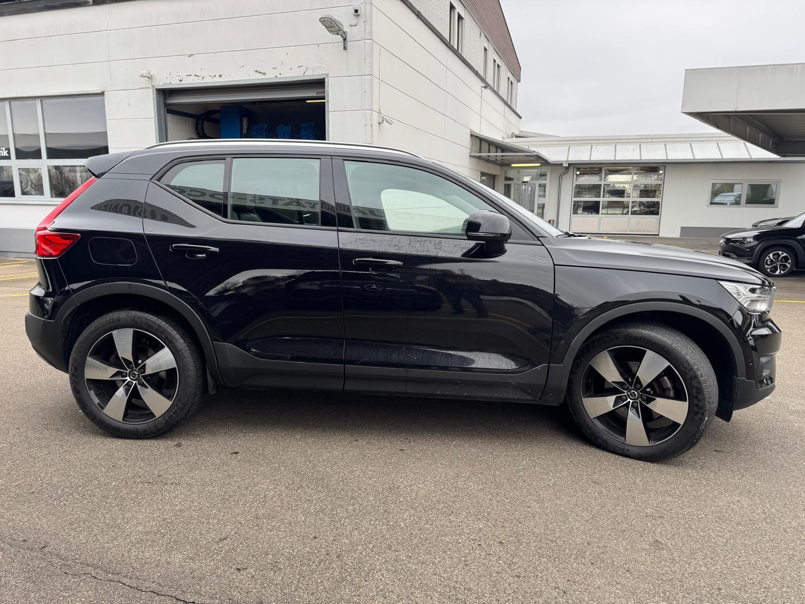 VOLVO XC40 T5 AWD Momentum Geartronic-image-4