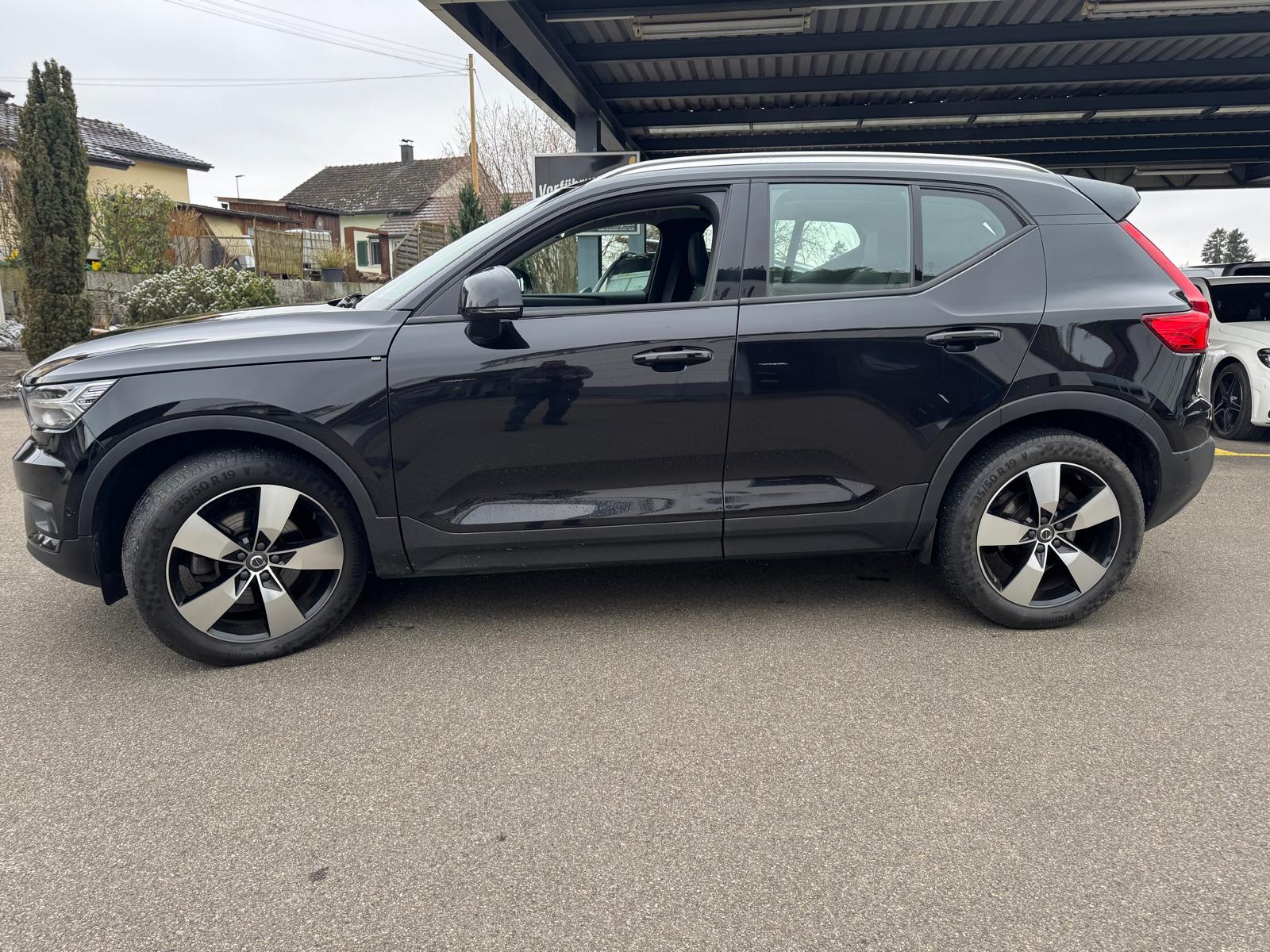 VOLVO XC40 T5 AWD Momentum Geartronic-image-3