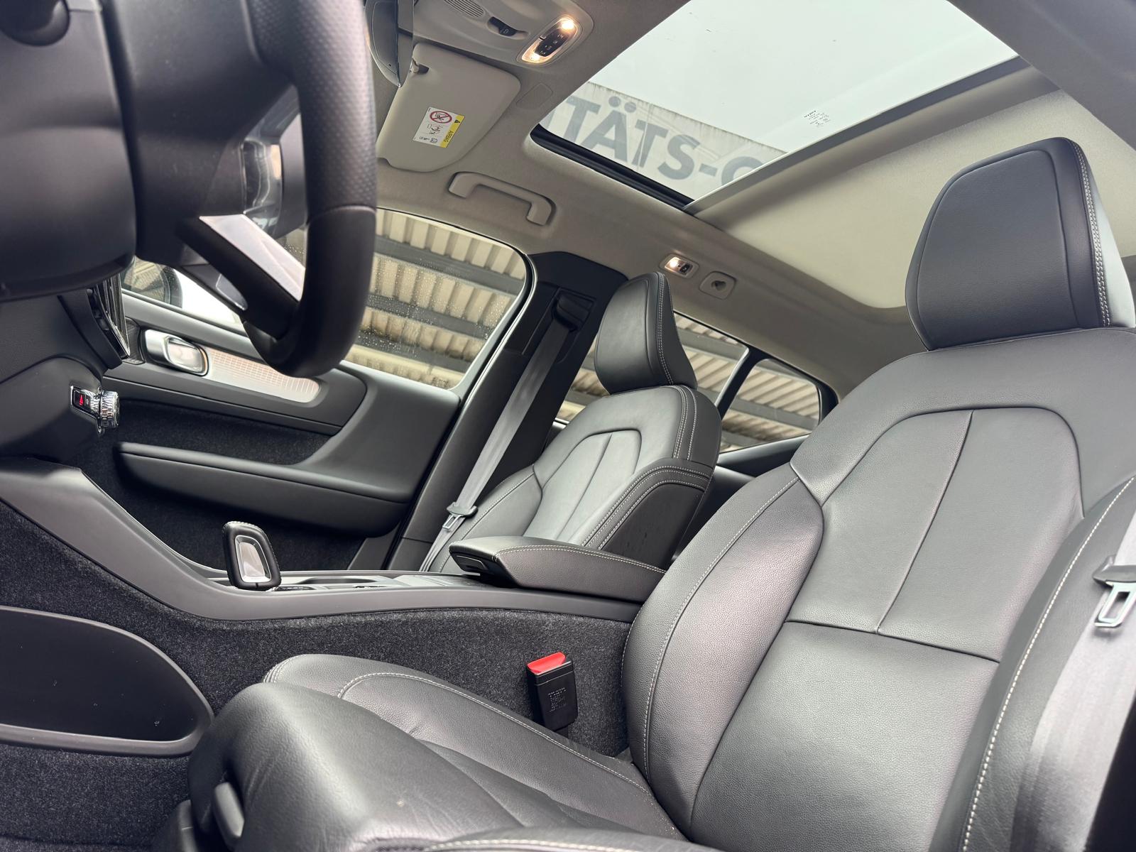 VOLVO XC40 T5 AWD Momentum Geartronic-image-14