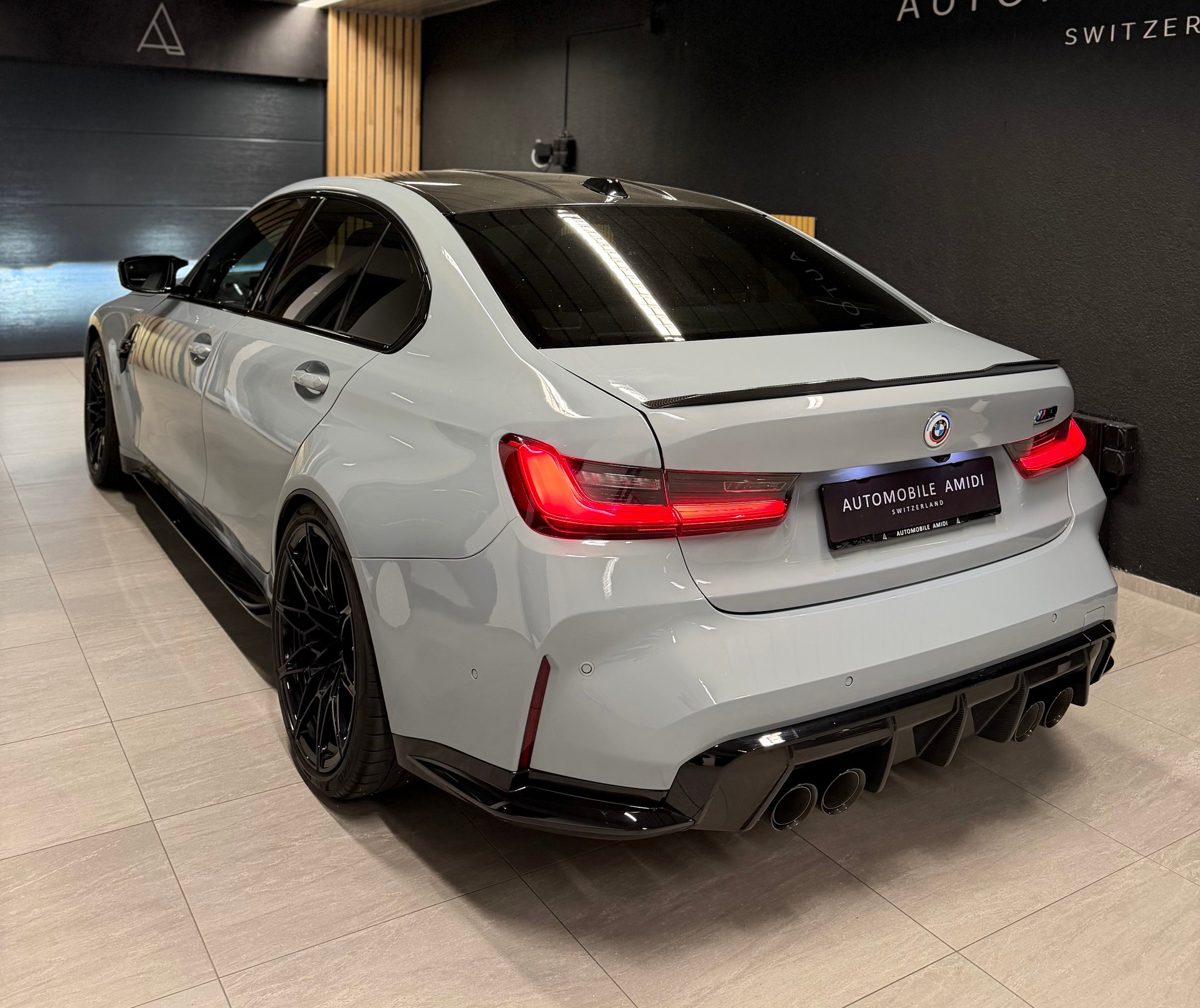 BMW M3 Competition M xDrive-showroom-element-2