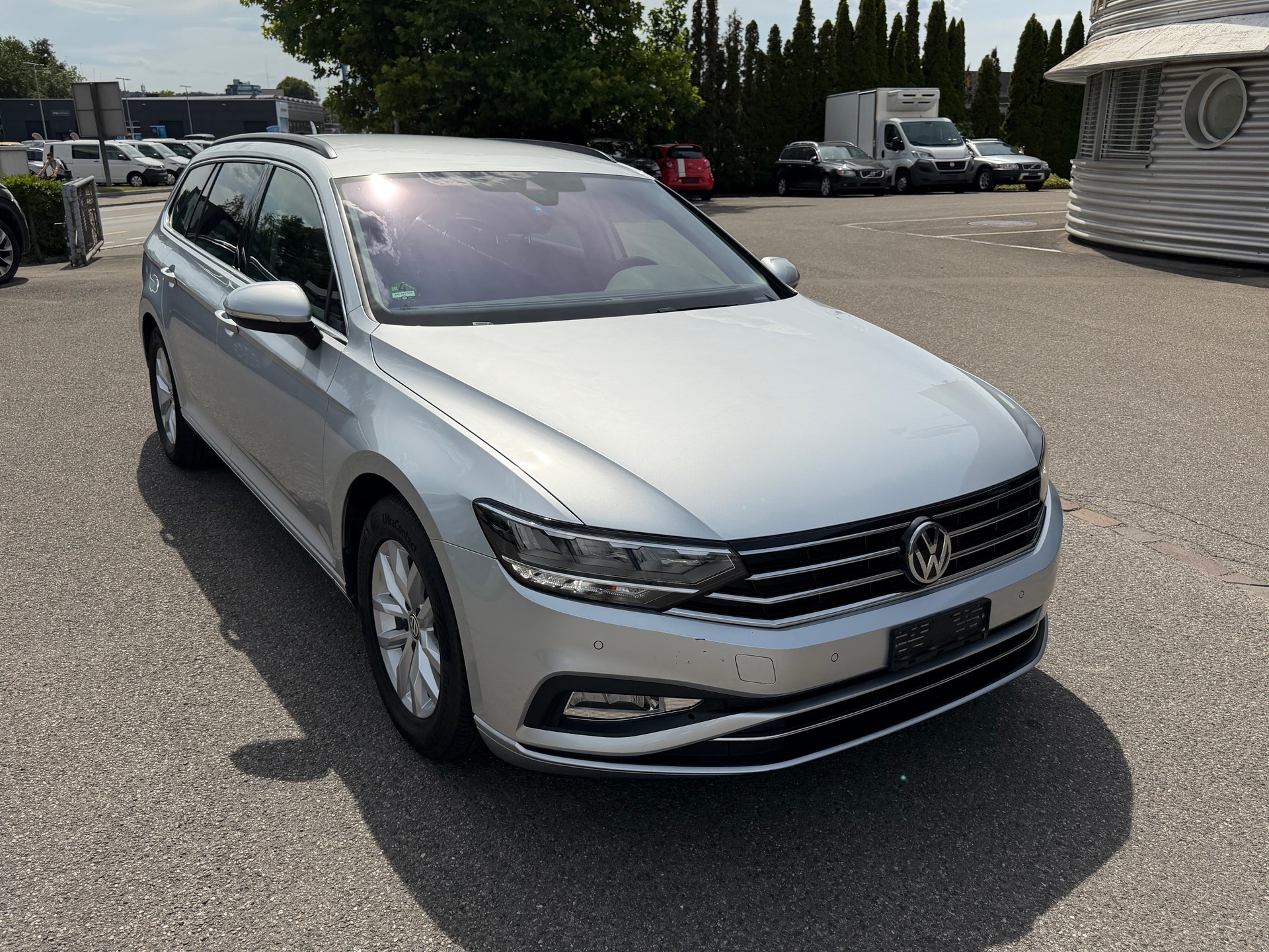 VW Passat Variant 1.6 TDI Business DSG-image-1