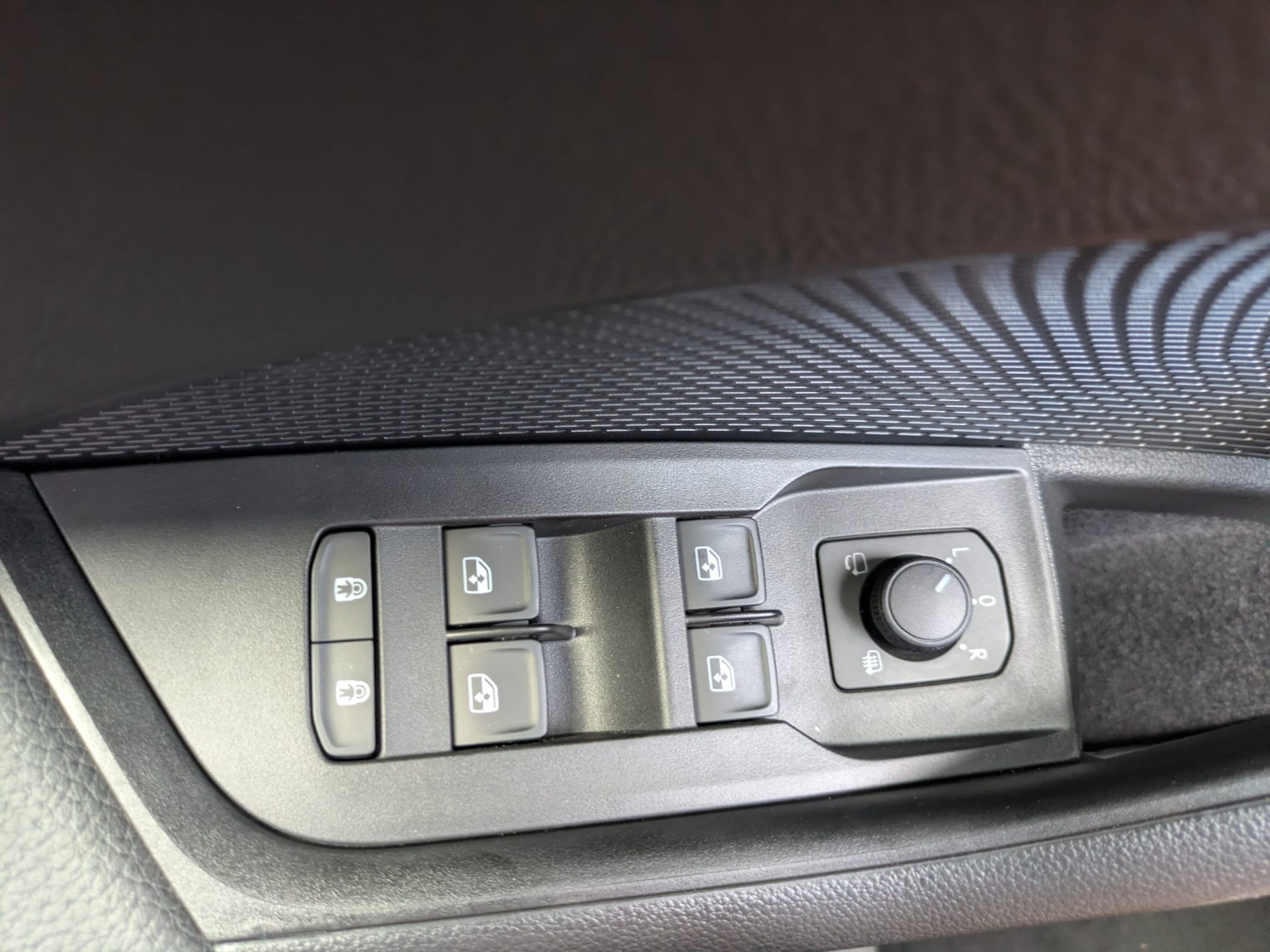 SKODA Octavia Combi 1.5 TSI mHEV DSG Selection-image-26