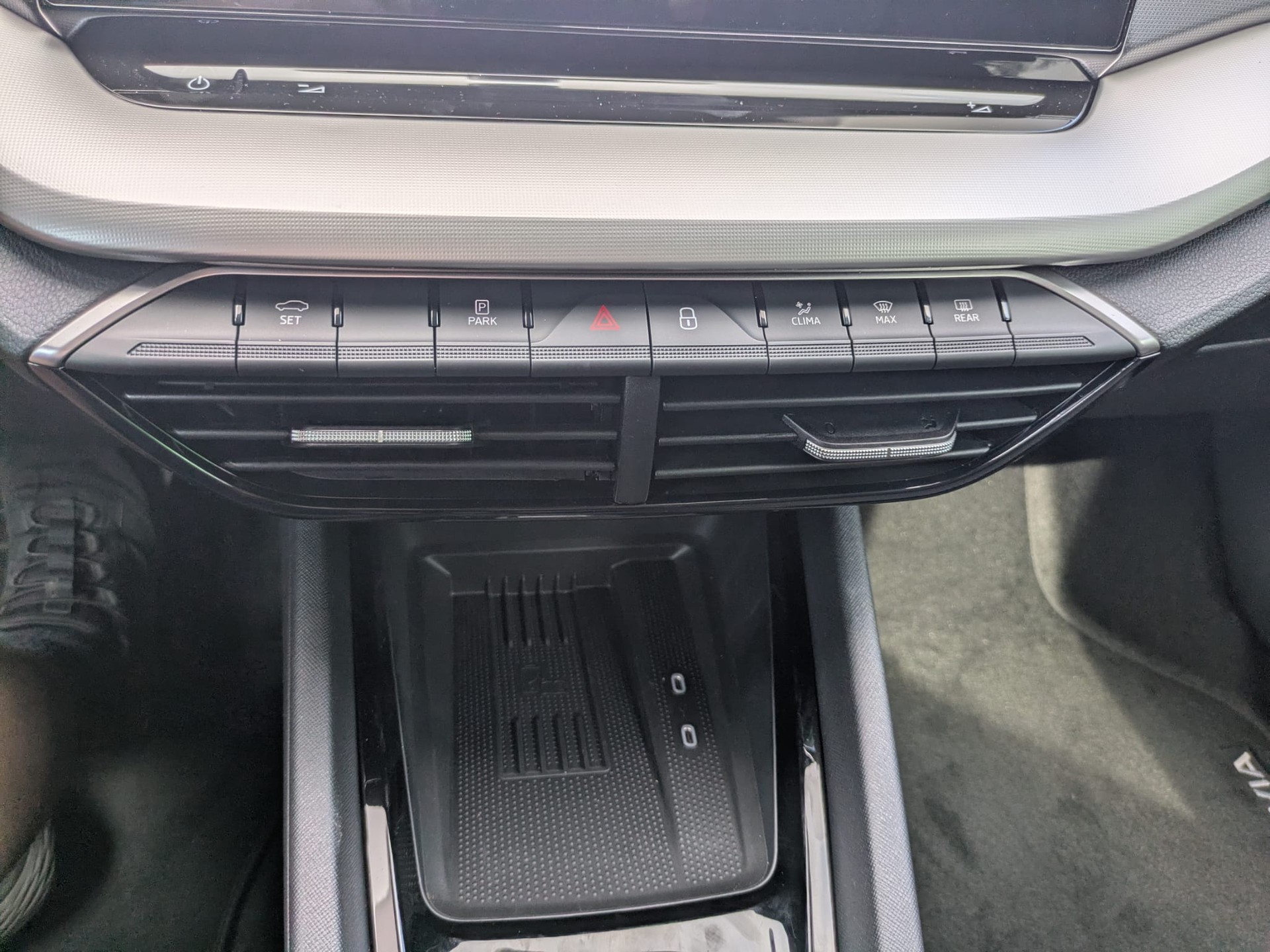 SKODA Octavia Combi 1.5 TSI mHEV DSG Selection-image-25