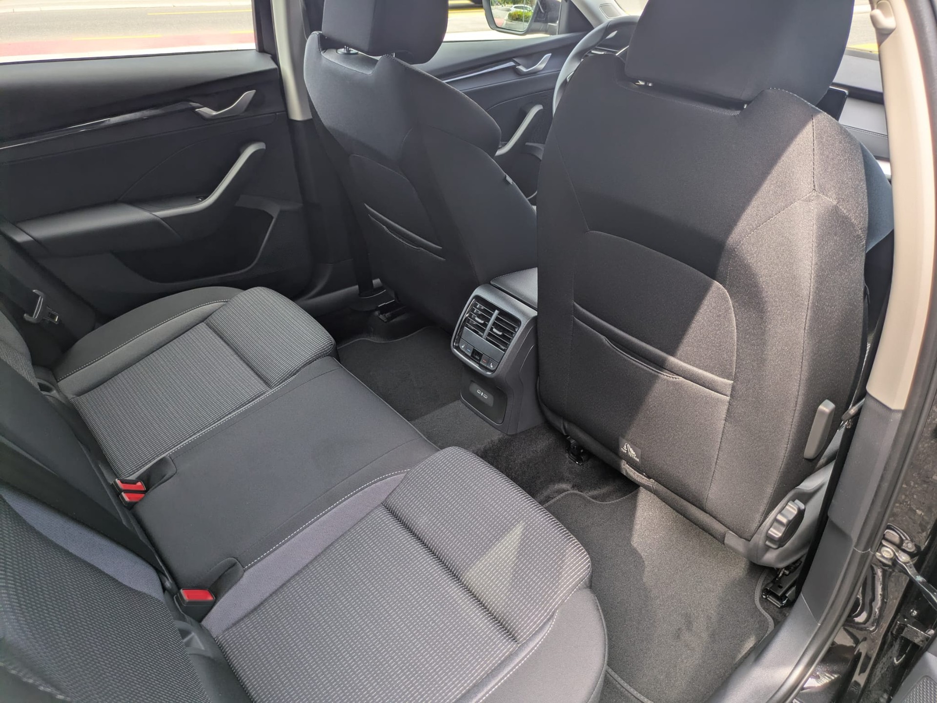 SKODA Octavia Combi 1.5 TSI mHEV DSG Selection-image-11