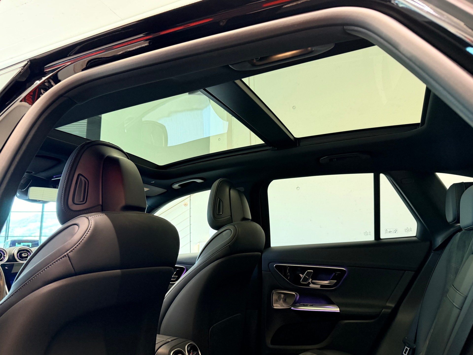 MERCEDES-BENZ GLC 300 d 4Matic 9G-Tronic-image-17