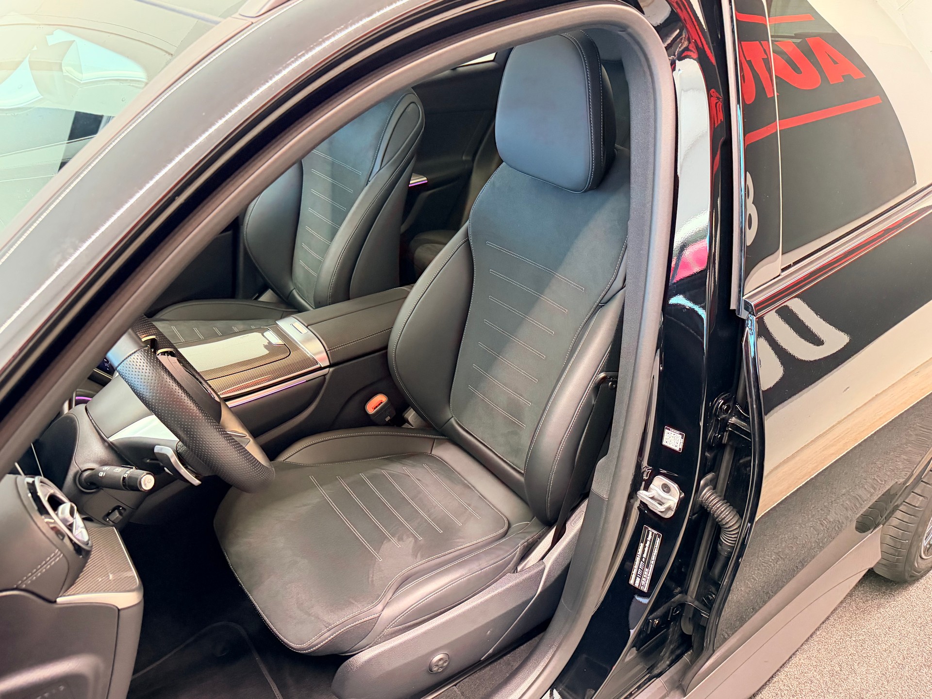 MERCEDES-BENZ GLC 300 d 4Matic 9G-Tronic-image-15