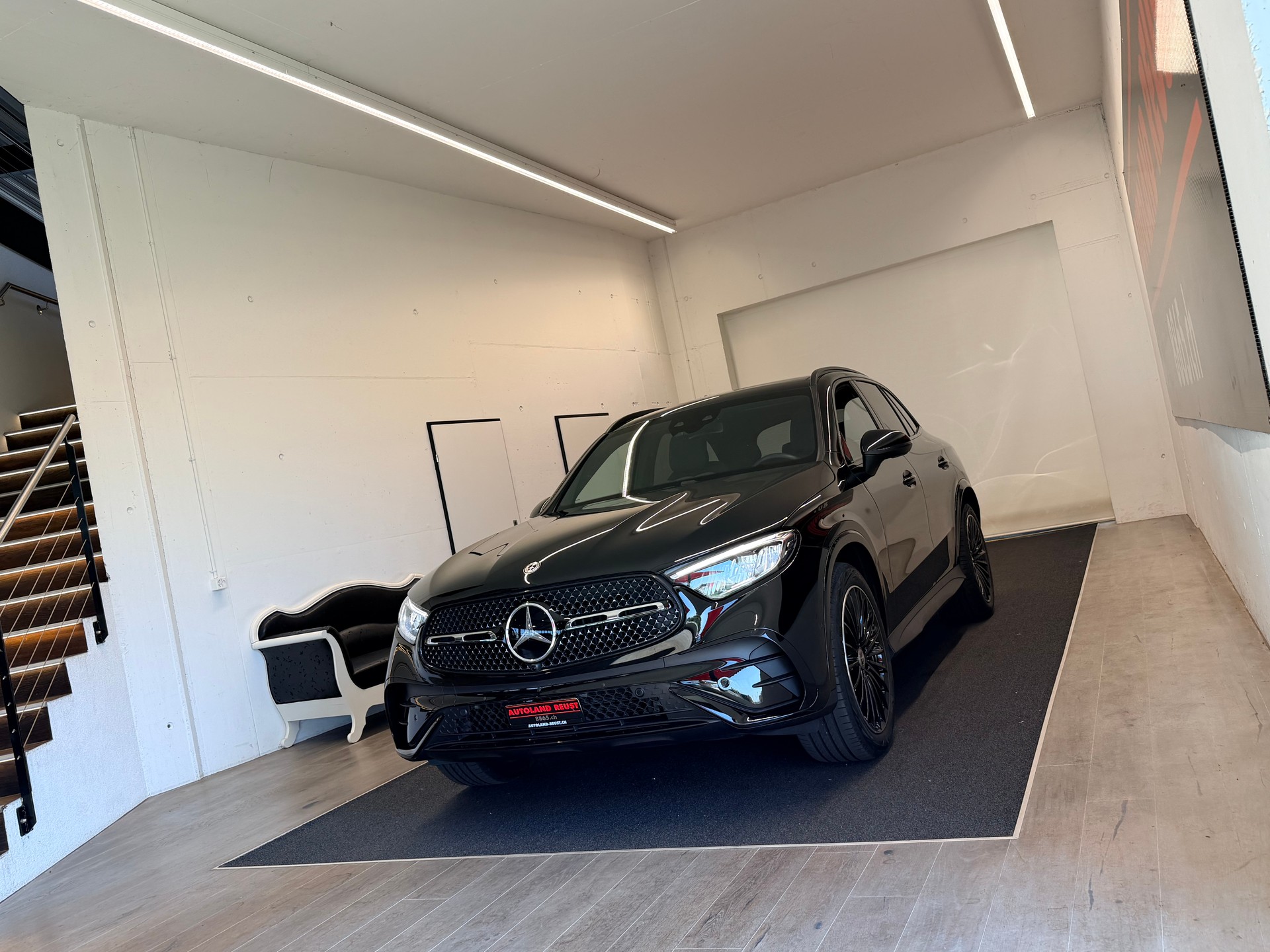 MERCEDES-BENZ GLC 300 d 4Matic 9G-Tronic-showroom-element-2