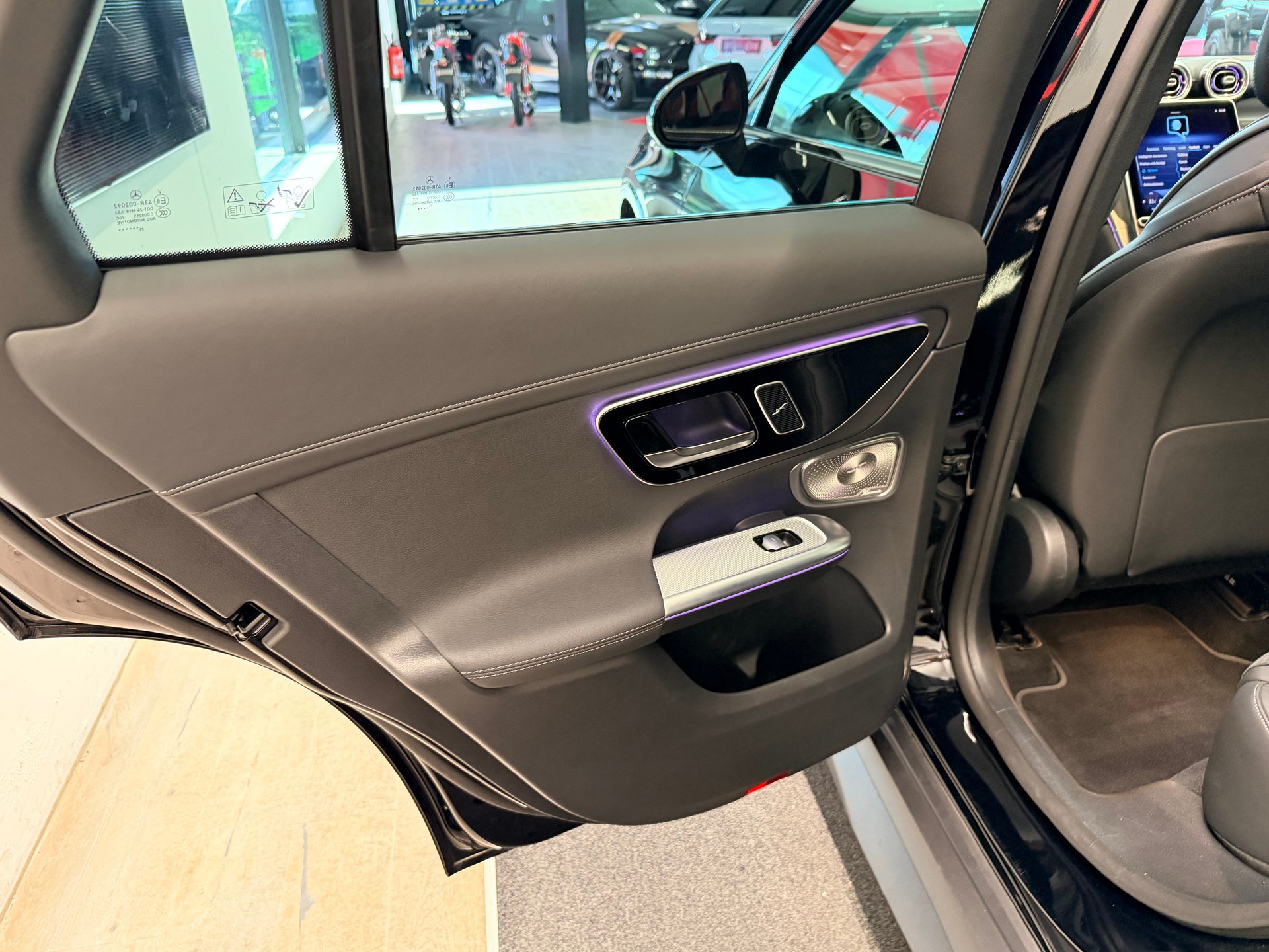 MERCEDES-BENZ GLC 300 d 4Matic 9G-Tronic-image-18