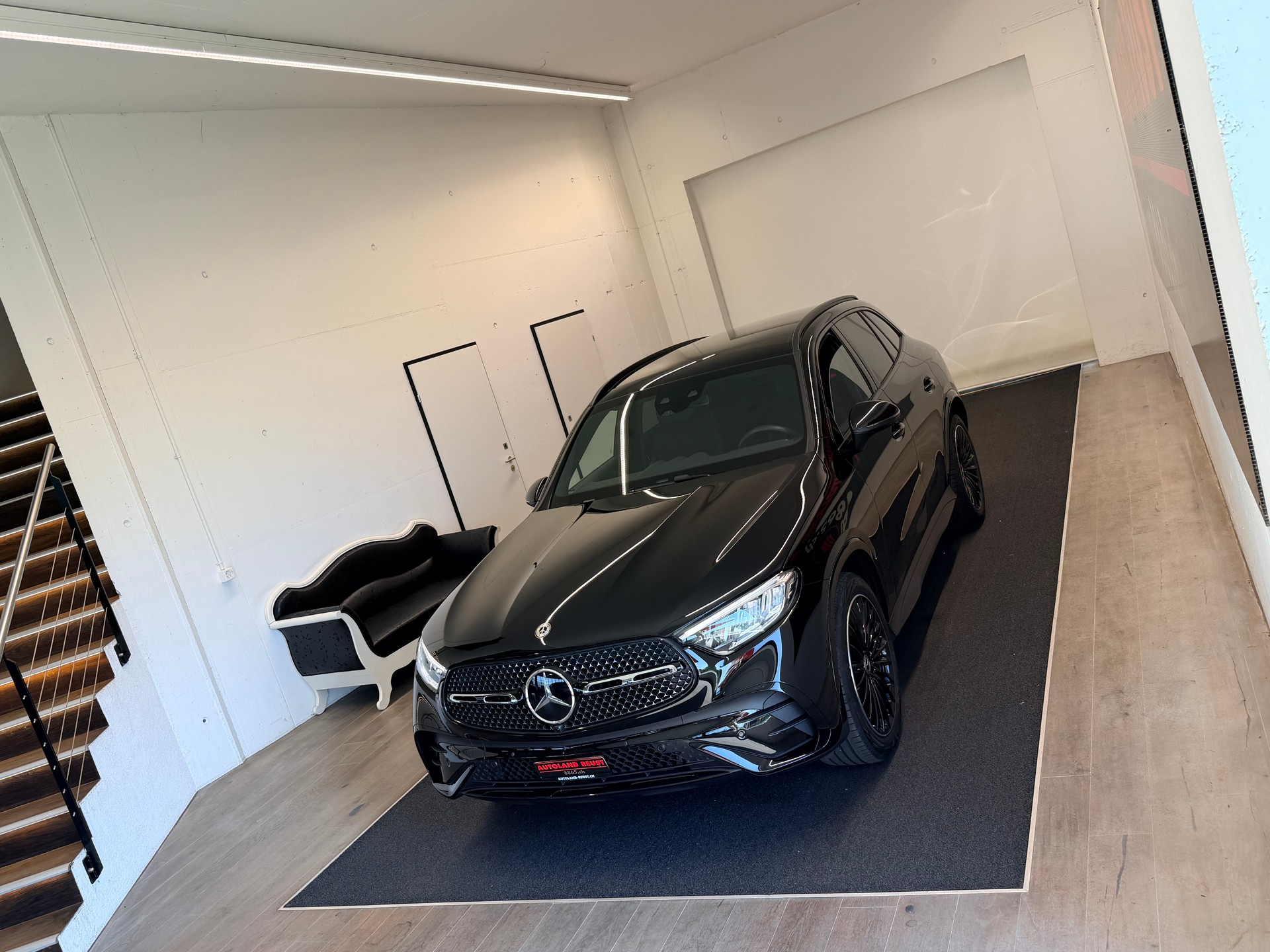 MERCEDES-BENZ GLC 300 d 4Matic 9G-Tronic-showroom-element-3
