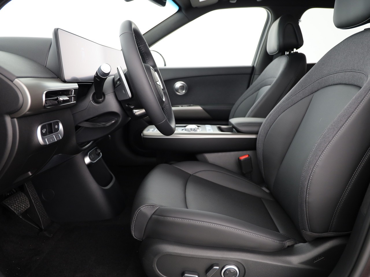 GENESIS GV60 77.4 kWh Sport AWD-showroom-element-3