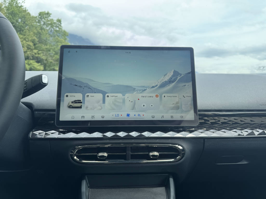 JAC E30X Electric-image-8