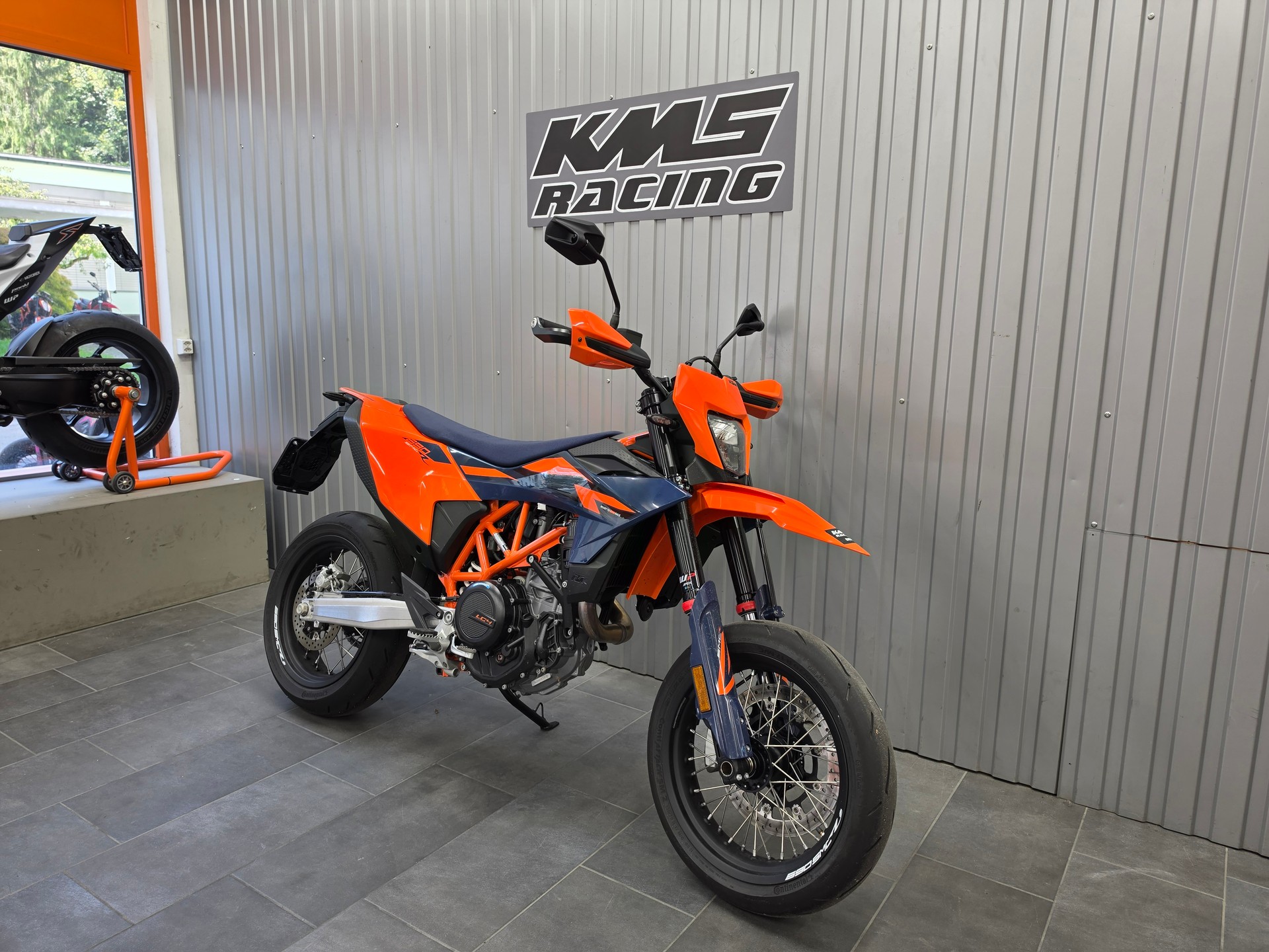 KTM 690 SMC R ABS (35 kW)-image-7