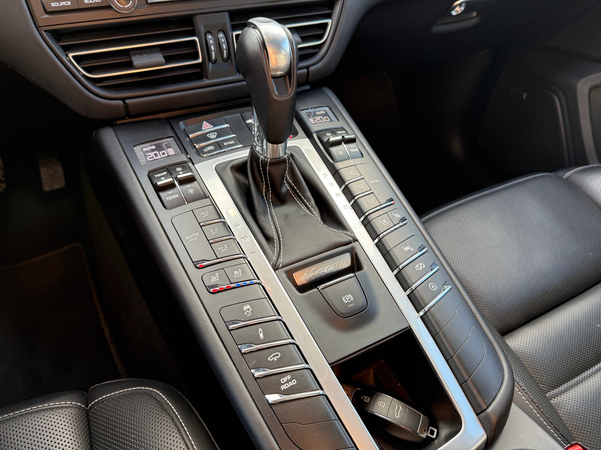 PORSCHE Macan Turbo PDK-image-14