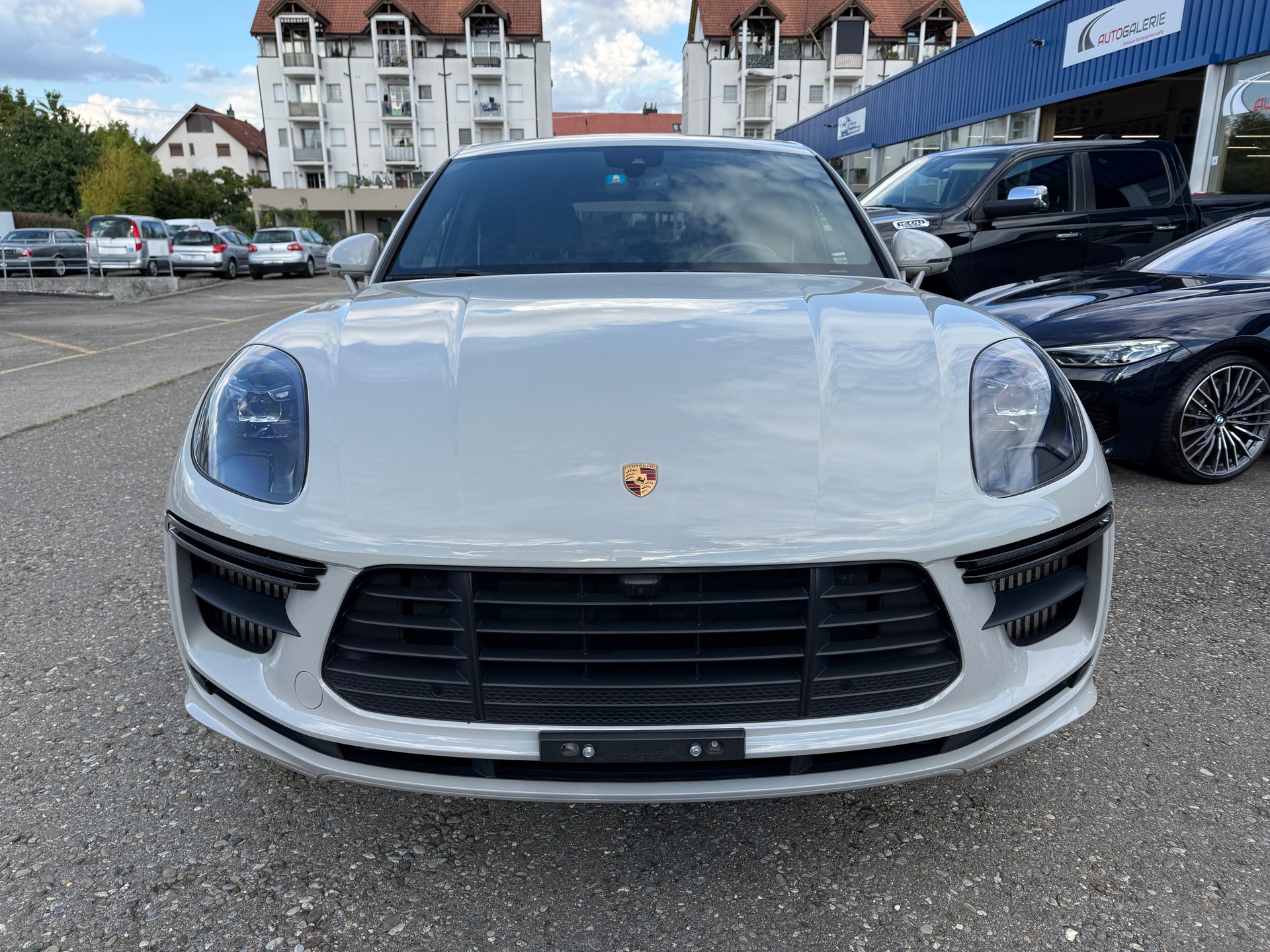 PORSCHE Macan Turbo PDK-showroom-element-1